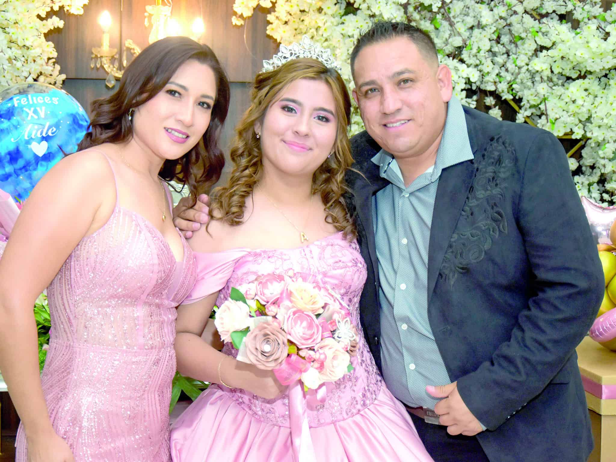 Fiesta de XV años de Aidé Alitze De la Cruz reúne a seres queridos