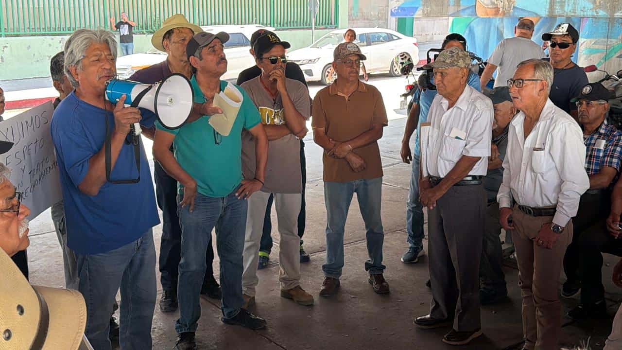 Protesta de derechohabientes del IMSS en Monclova termina en enfrentamiento