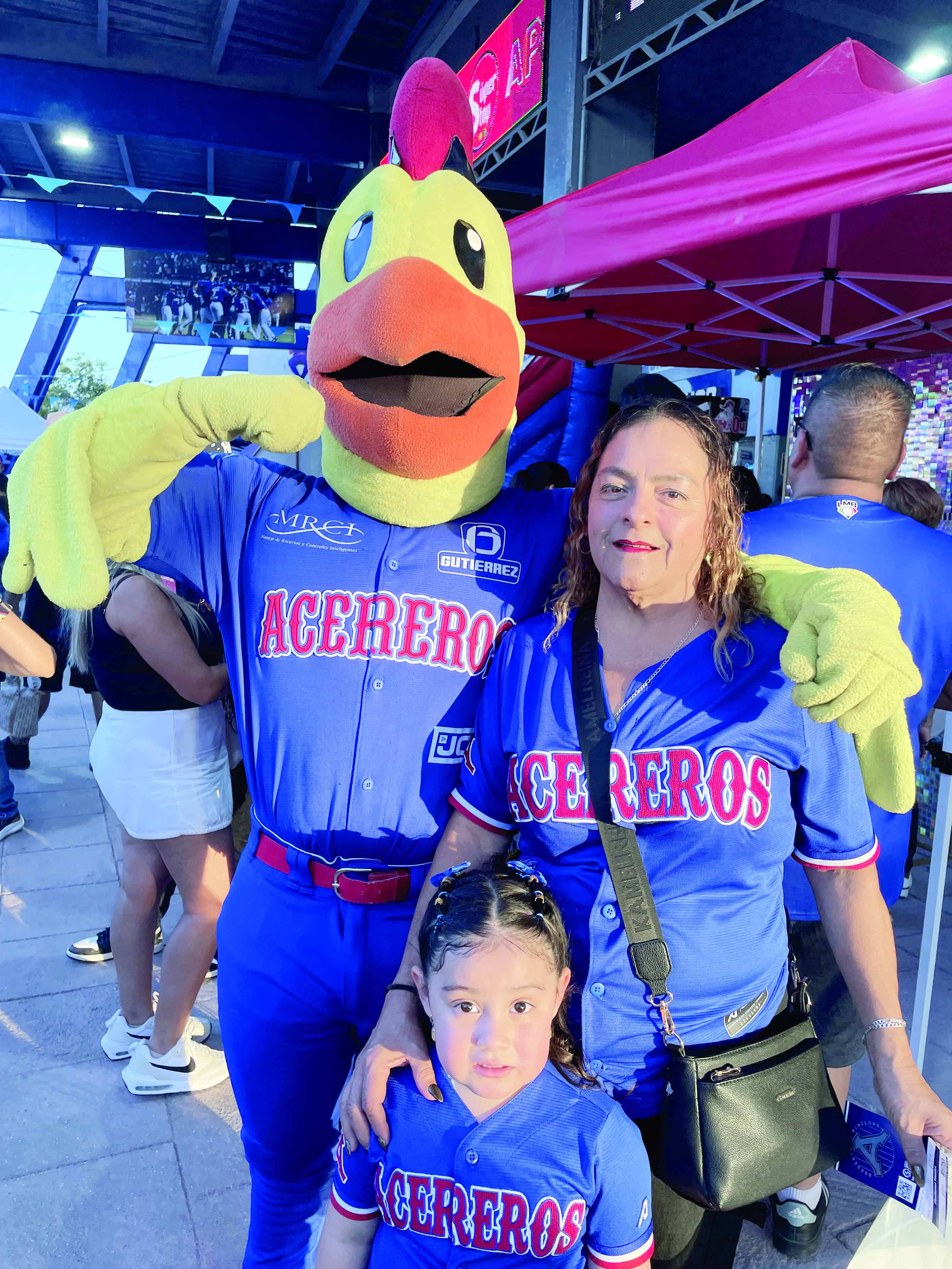 Afición acompaña a Acereros en emocionante noche de playoffs