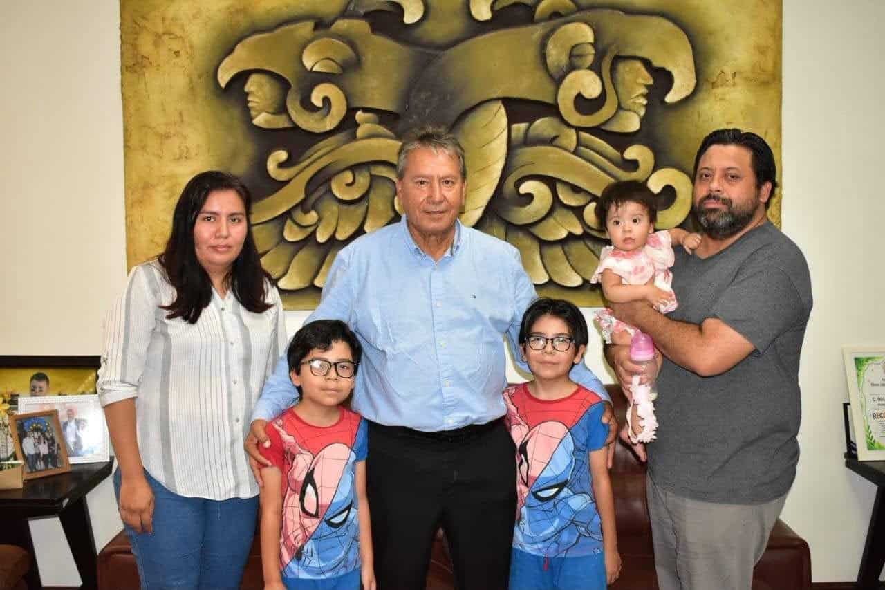 &Oacute;scar R&iacute;os Ram&iacute;rez apoya a j&oacute;venes ganadores de rob&oacute;tica en Nueva Rosita