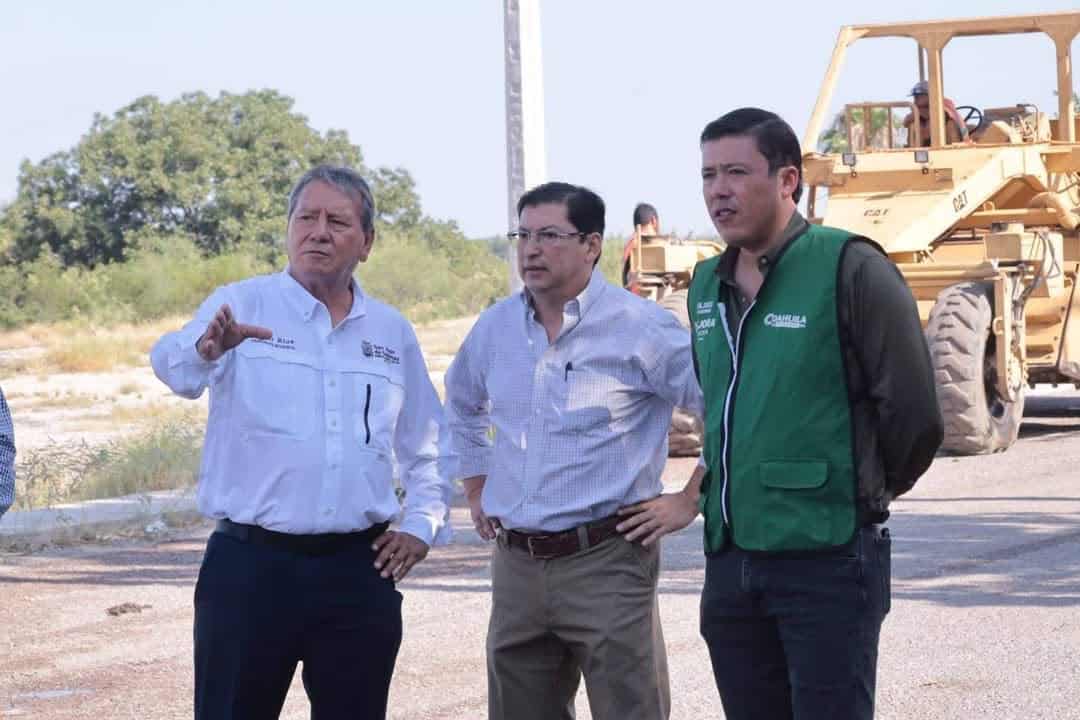 &Oacute;scar R&iacute;os supervisa obras de mejora de vialidades en San Juan de Sabinas
