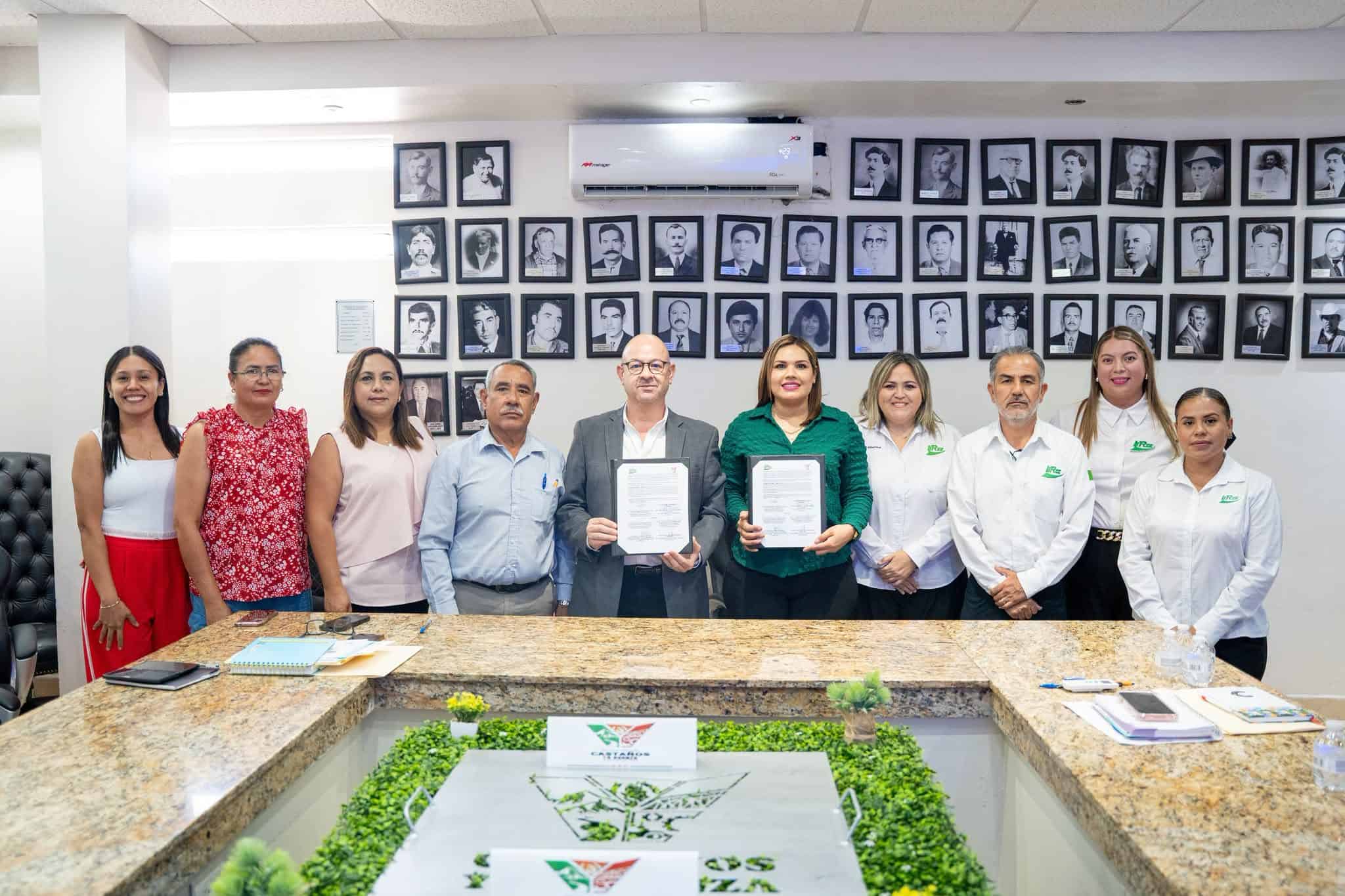 Casta&ntilde;os: Yesica Sifuentes firma convenio educativo con UTRCC