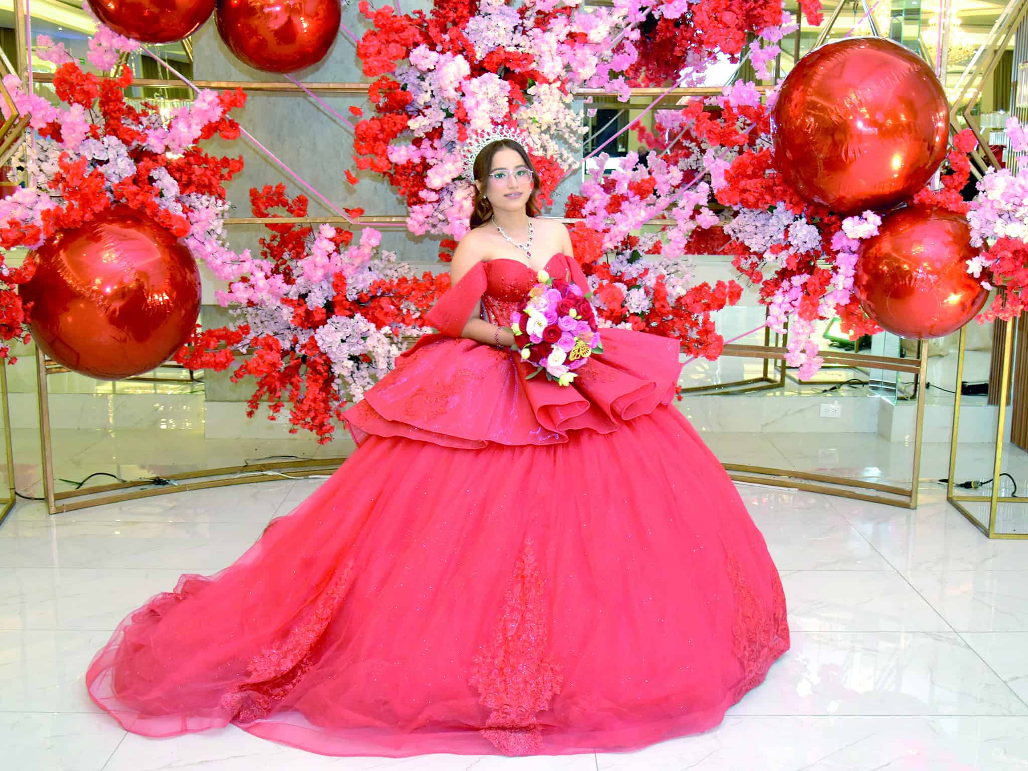 Emoci&oacute;n y alegr&iacute;a en la celebraci&oacute;n de XV a&ntilde;os de Fernanda Nicole