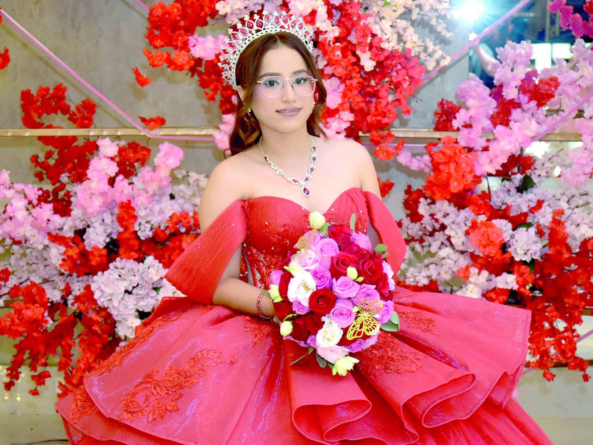 Emoci&oacute;n y alegr&iacute;a en la celebraci&oacute;n de XV a&ntilde;os de Fernanda Nicole