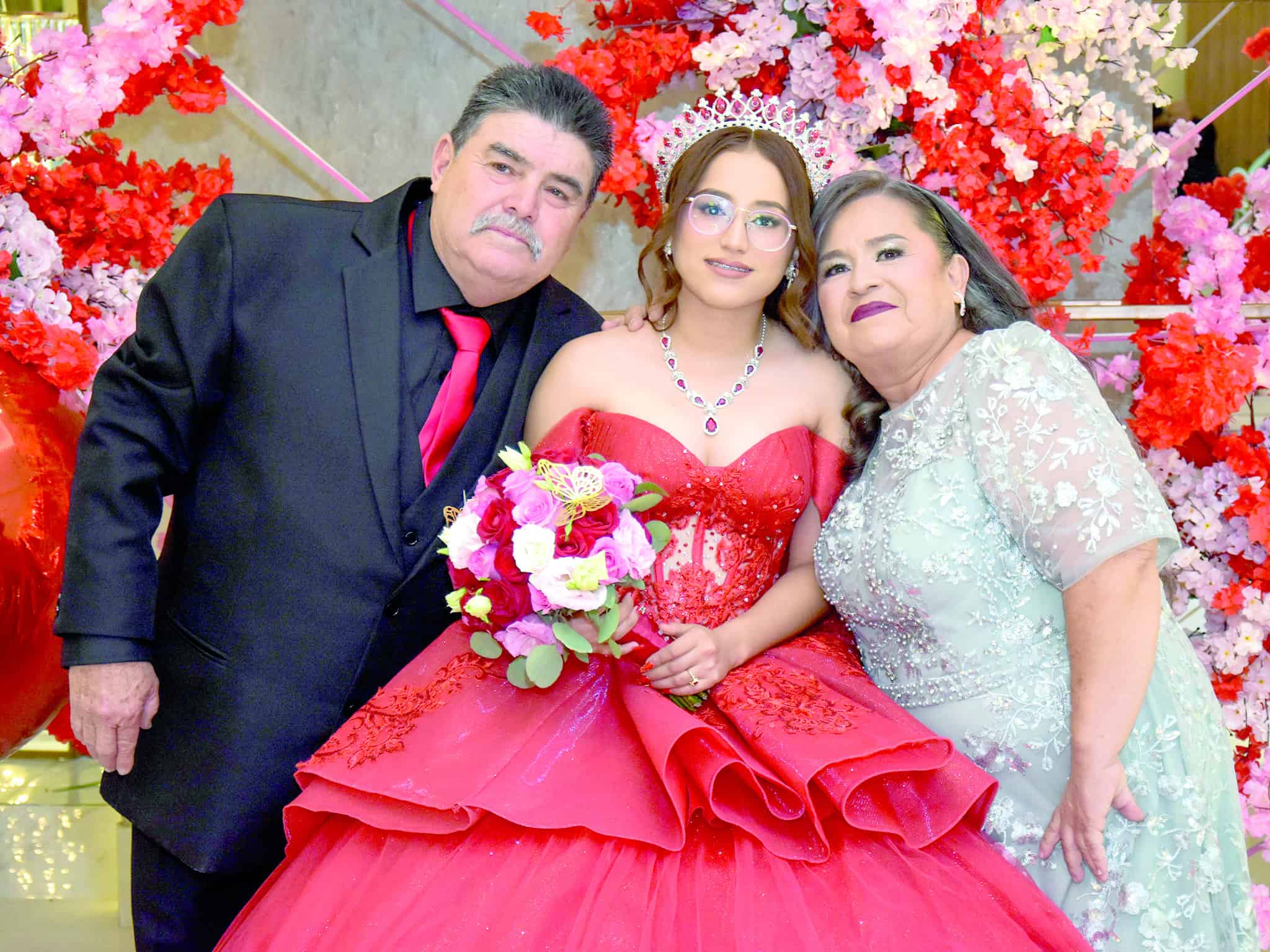 Emoci&oacute;n y alegr&iacute;a en la celebraci&oacute;n de XV a&ntilde;os de Fernanda Nicole