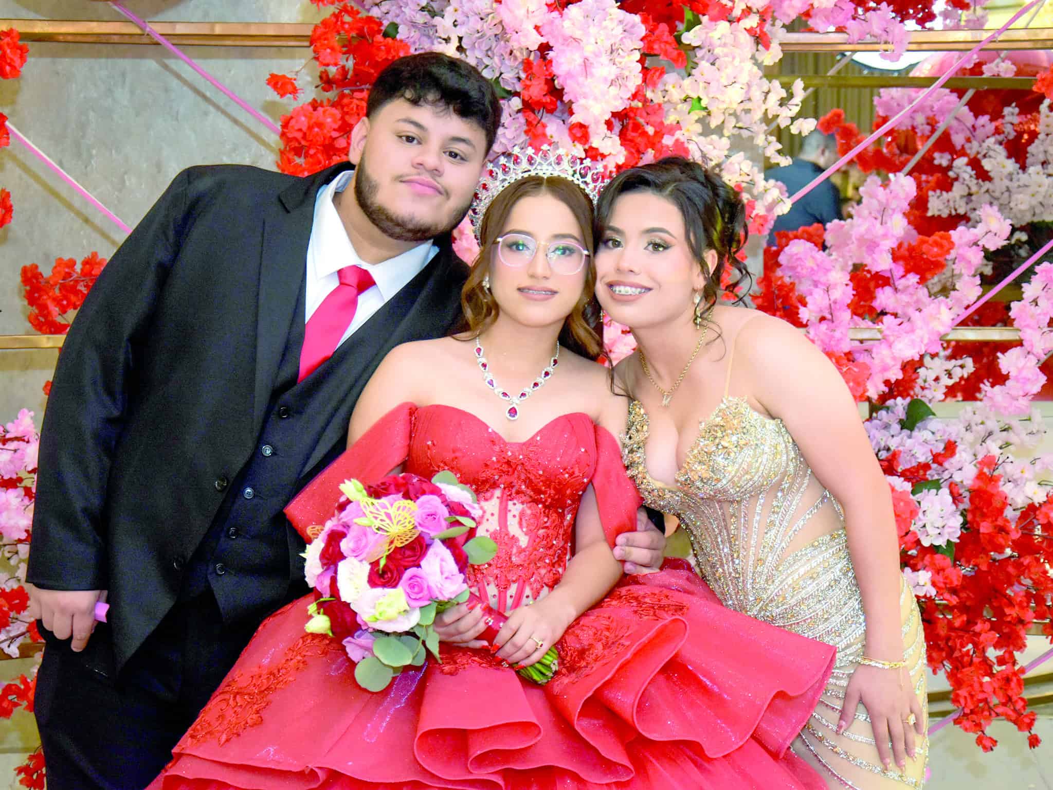 Emoci&oacute;n y alegr&iacute;a en la celebraci&oacute;n de XV a&ntilde;os de Fernanda Nicole