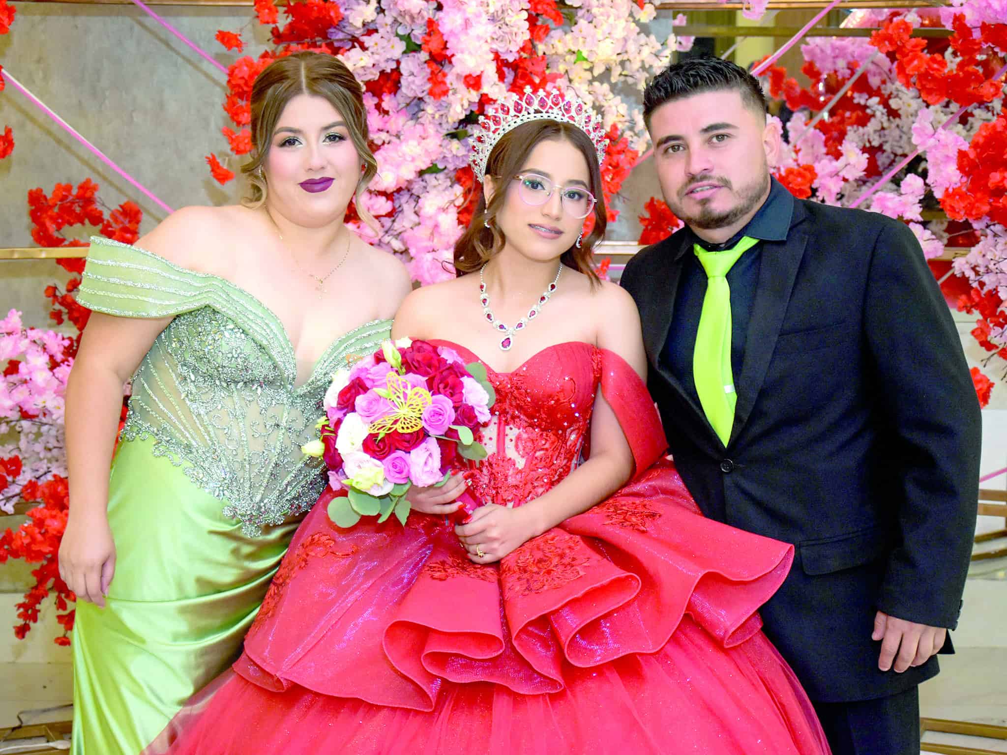 Emoci&oacute;n y alegr&iacute;a en la celebraci&oacute;n de XV a&ntilde;os de Fernanda Nicole