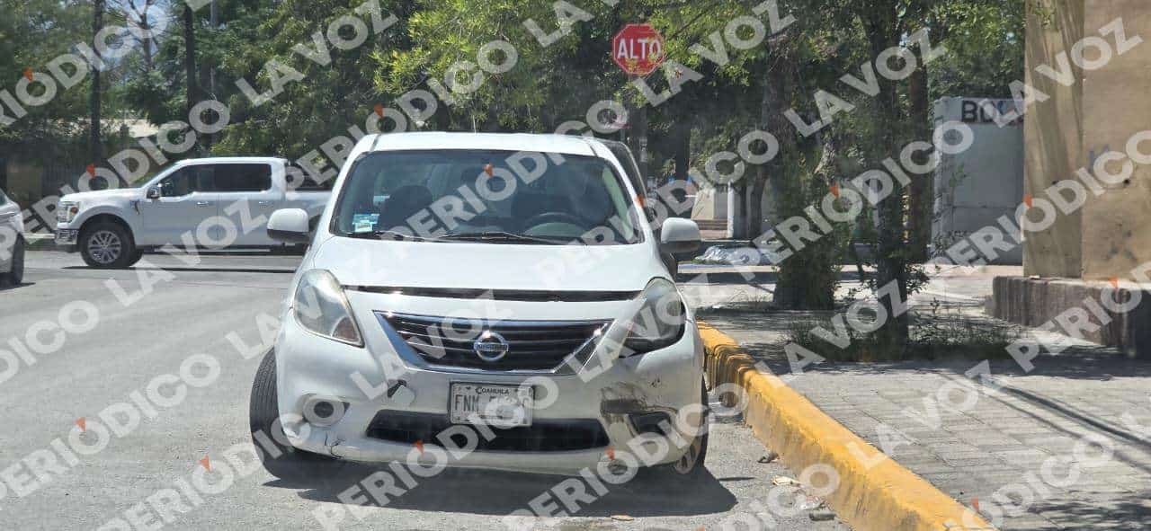 Choque entre dos veh&iacute;culos deja da&ntilde;os en Monclova
