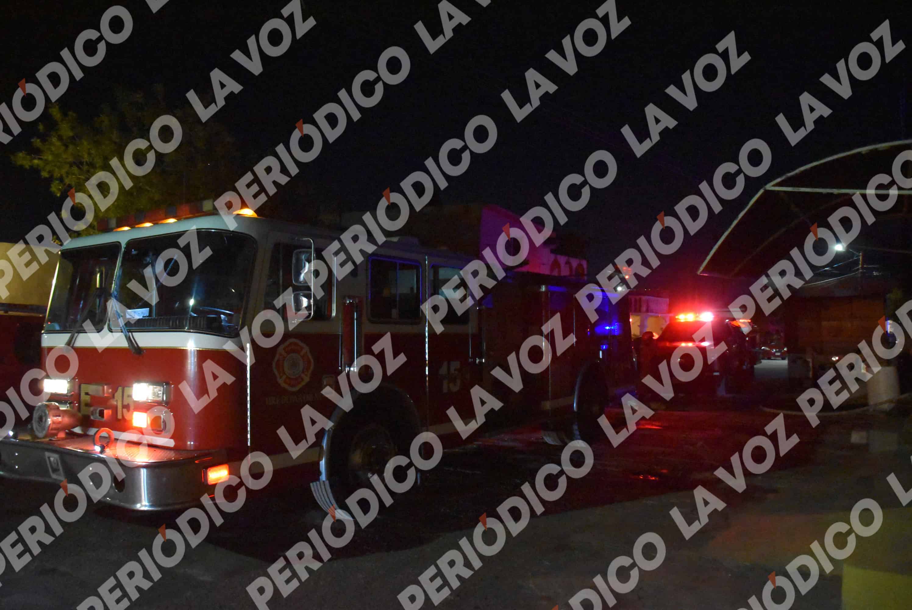 Bomberos controlan incendio en Monclova: Humo afecta viviendas