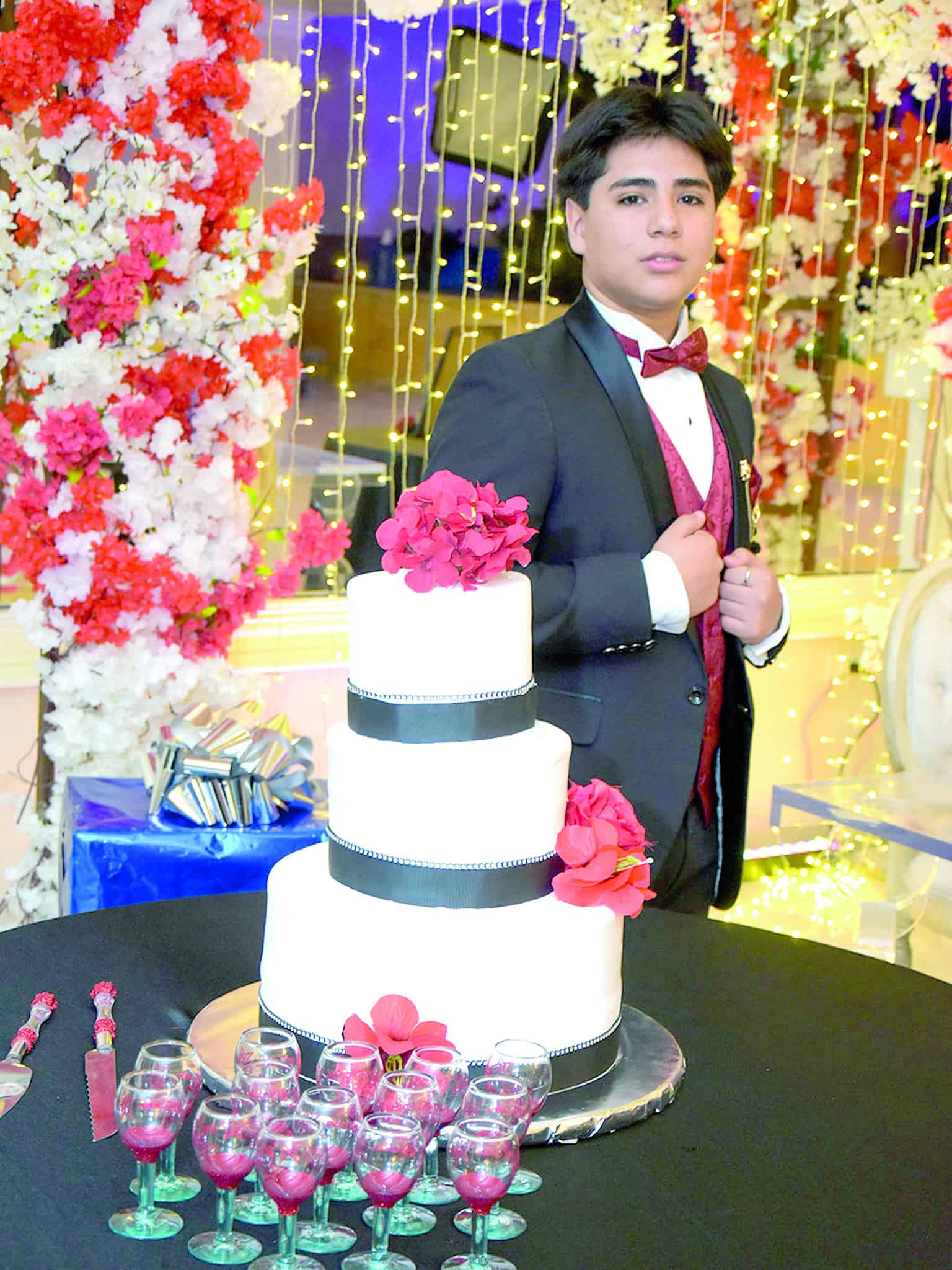 Misa y recepci&oacute;n marcan la celebraci&oacute;n de XV a&ntilde;os de Axel Emmanuel