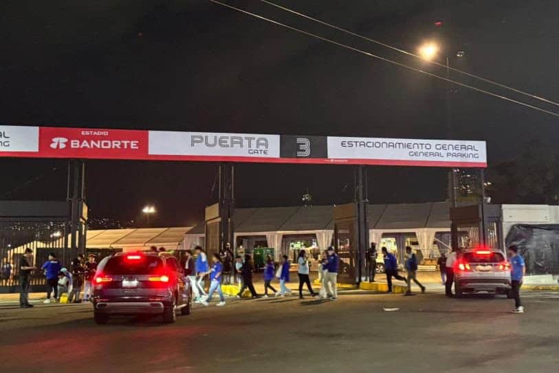 Afición critica tarifas de estacionamiento en Estadio Banorte Afición critica tarifas de estacionamiento en Estadio Banorte