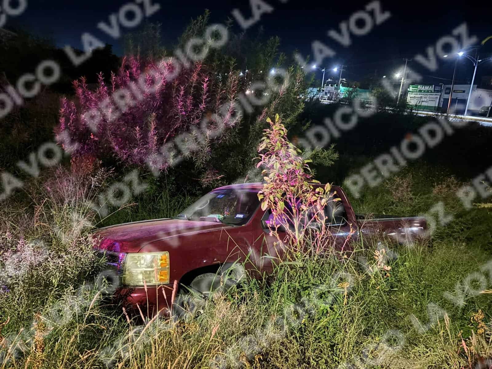 Drama familiar: jovencitos se caen en arroyo y gato tumba a padre de moto
