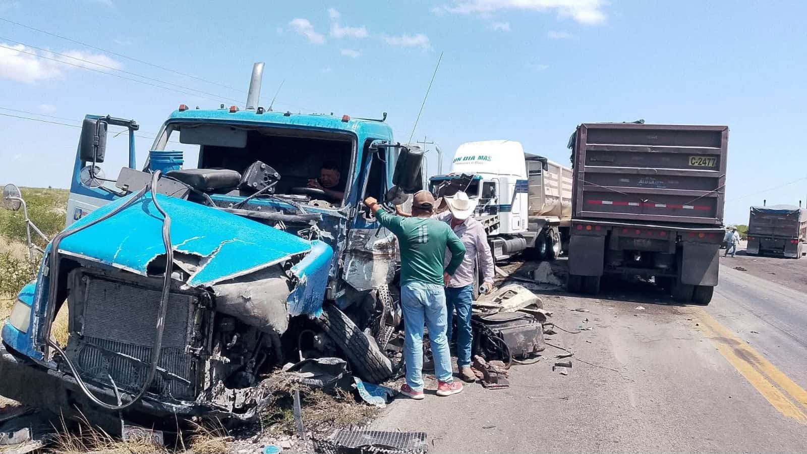 Choque entre tres tráileres provoca movilización de emergencia en la Federal 57