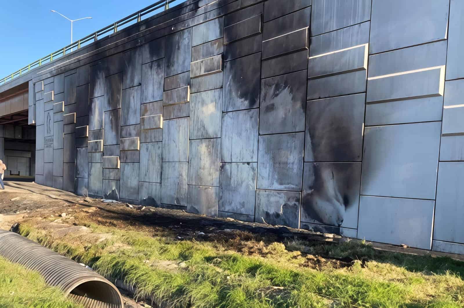 Incendio de tubos de drenaje alarma al poniente de Saltillo