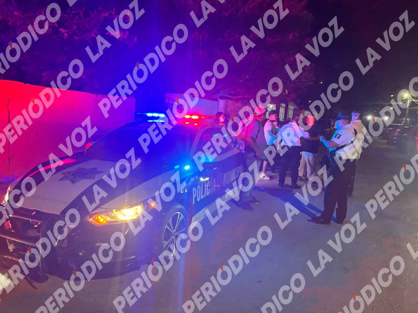 &acute;Embarra&acute; Mustang en  camioneta estacionada