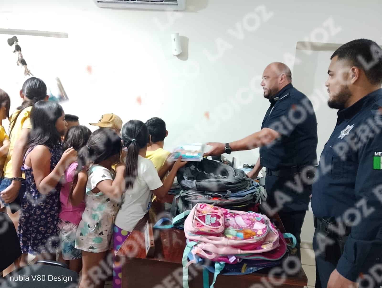 Seguridad P&uacute;blica de Casta&ntilde;os apoya a ni&ntilde;os con &uacute;tiles escolares
