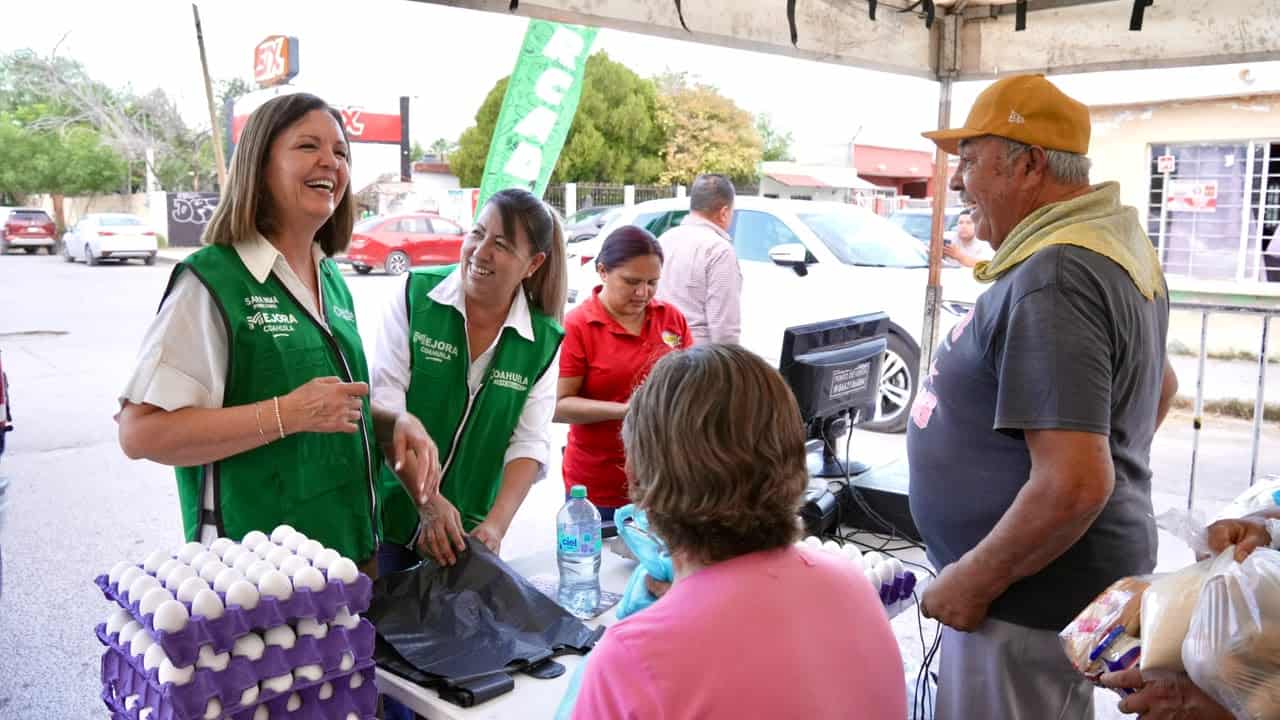 Sari P&eacute;rez y Manolo Jim&eacute;nez llevan mercadito Mejora a La Sierrita