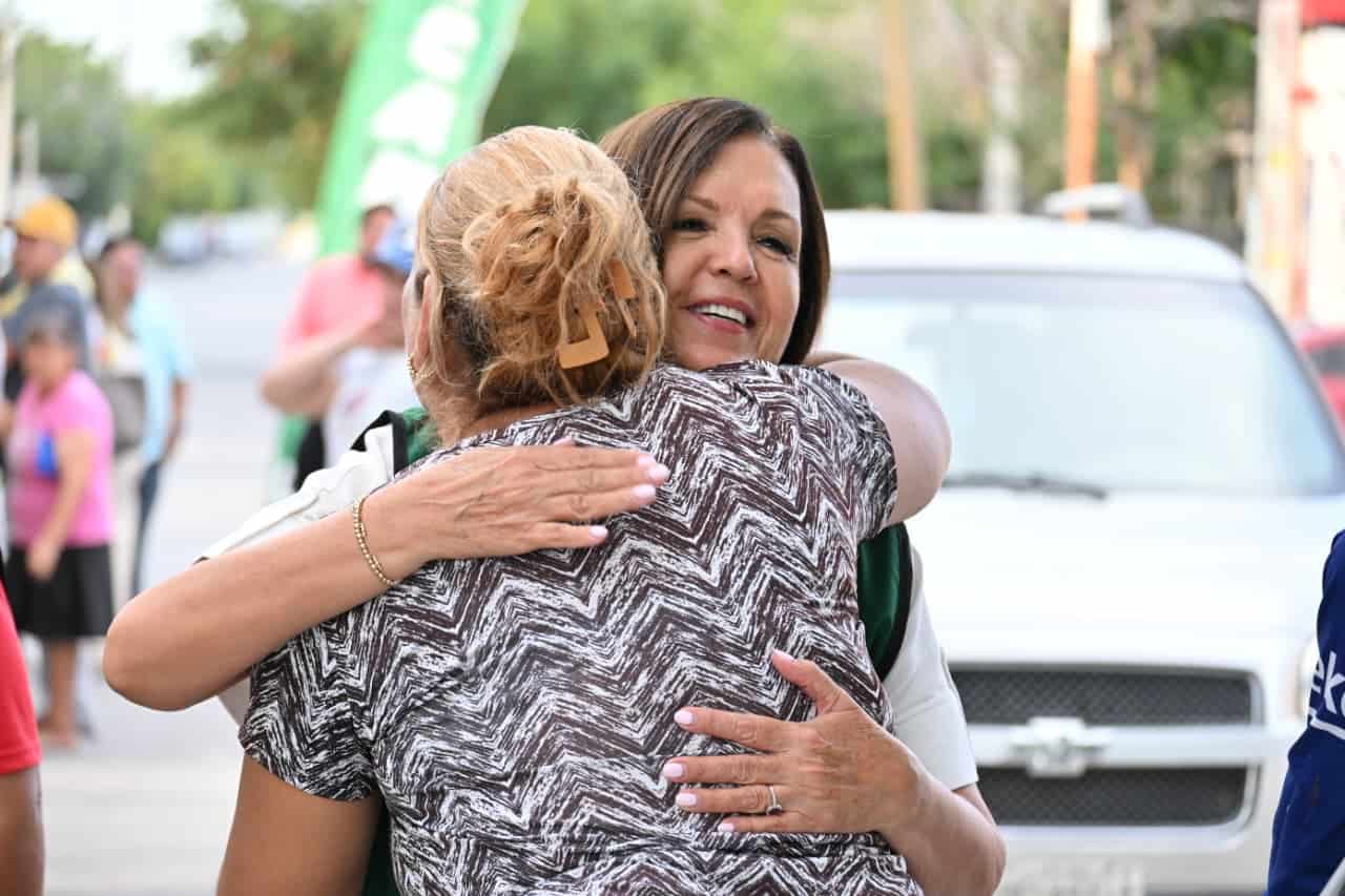 Sari P&eacute;rez y Manolo Jim&eacute;nez llevan mercadito Mejora a La Sierrita