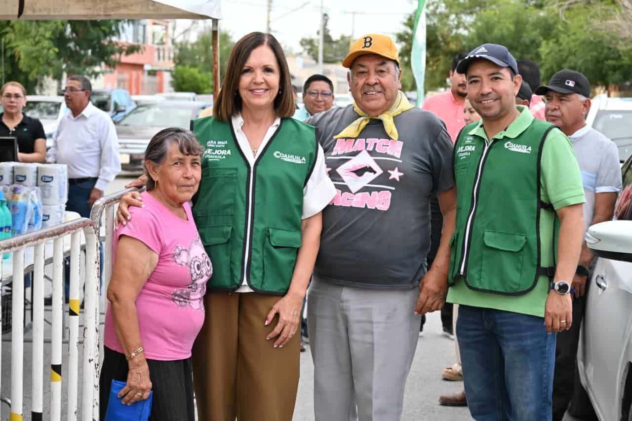 Sari P&eacute;rez y Manolo Jim&eacute;nez llevan mercadito Mejora a La Sierrita