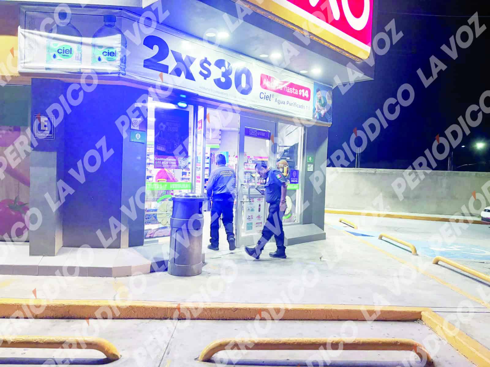 Delincuente asalta tienda de conveniencia en Monclova: Escapa con dinero
