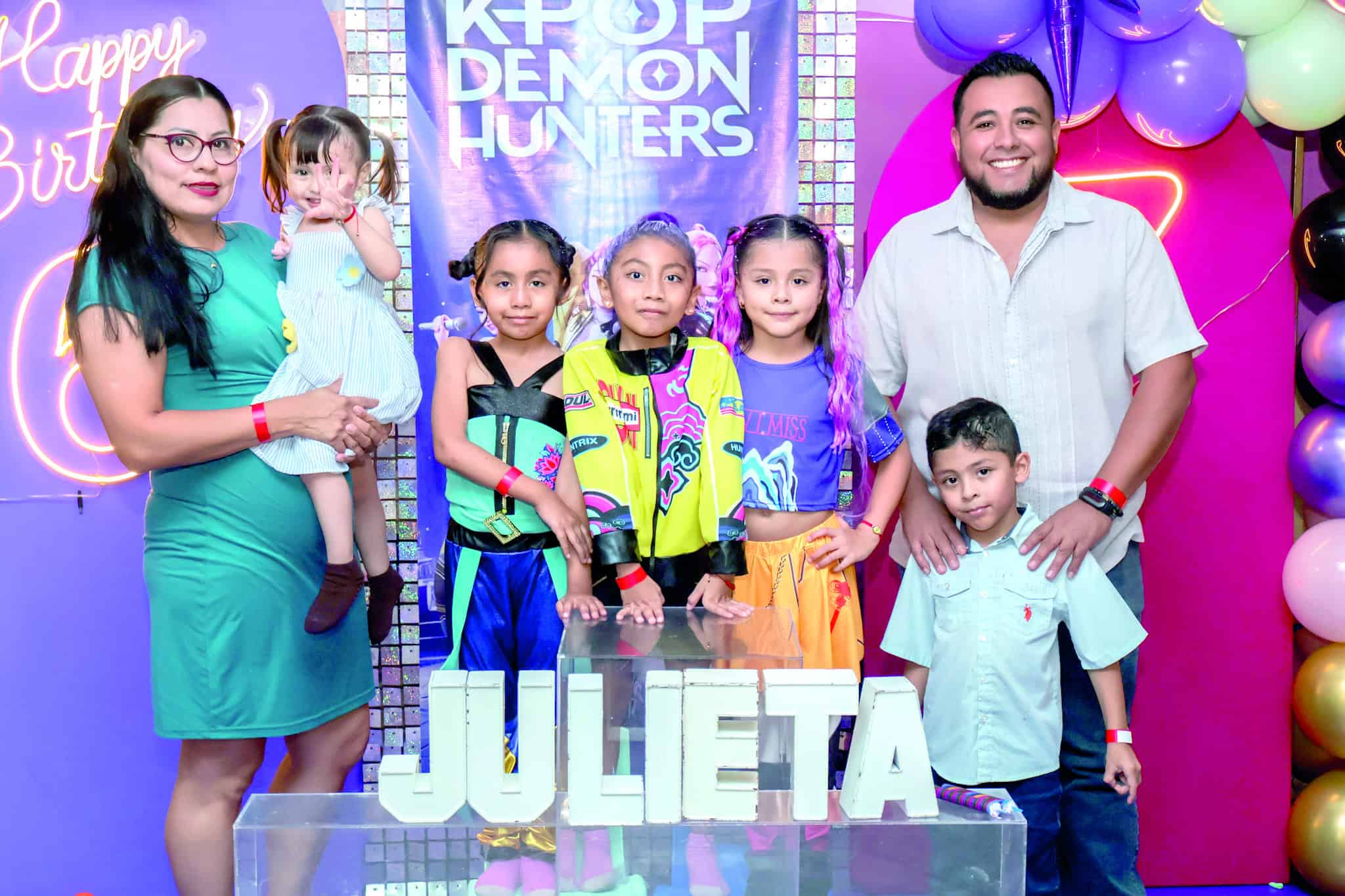 Julieta Ar&eacute;valo y Jimena celebran su cumplea&ntilde;os en familia