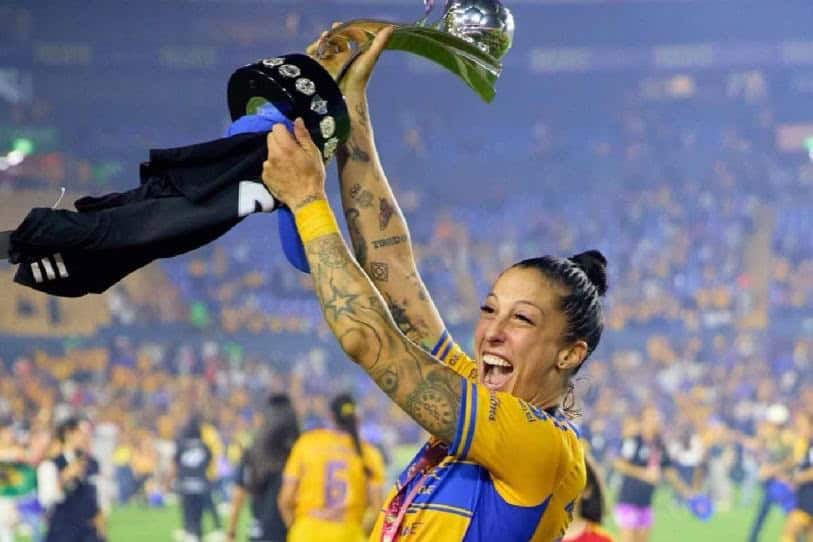 Jennifer Hermoso se despide de Tigres Femenil tras dos t&iacute;tulos