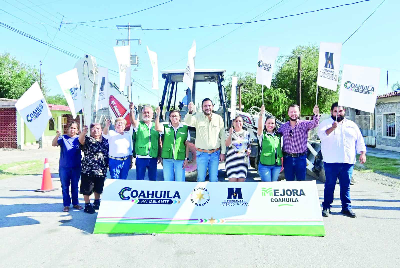 Carlos Villarreal supervisa obras de infraestructura en Monclova