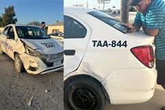 Dos taxis chocan en Ciudad Acuña tras presunta omisión de señalamiento Dos taxis chocan en Ciudad Acuña tras presunta omisión de señalamiento