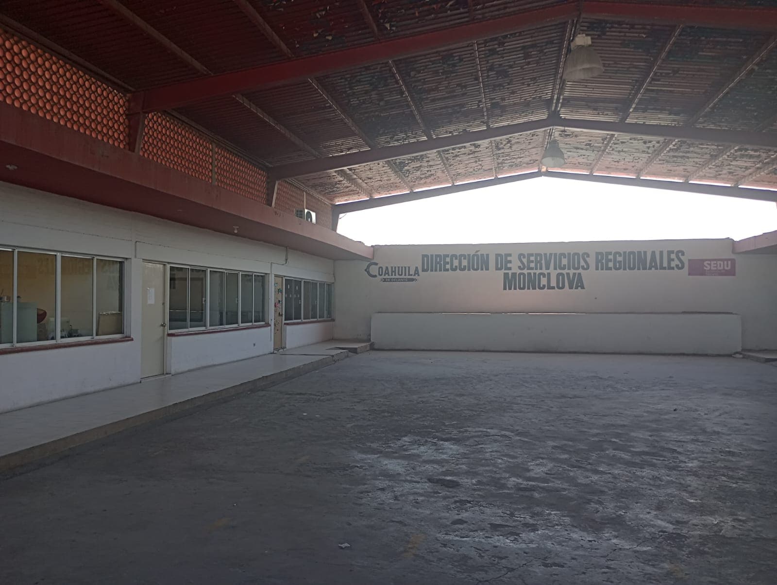 Abraham Gonz&aacute;lez garantiza espacios en escuelas para el ciclo escolar
