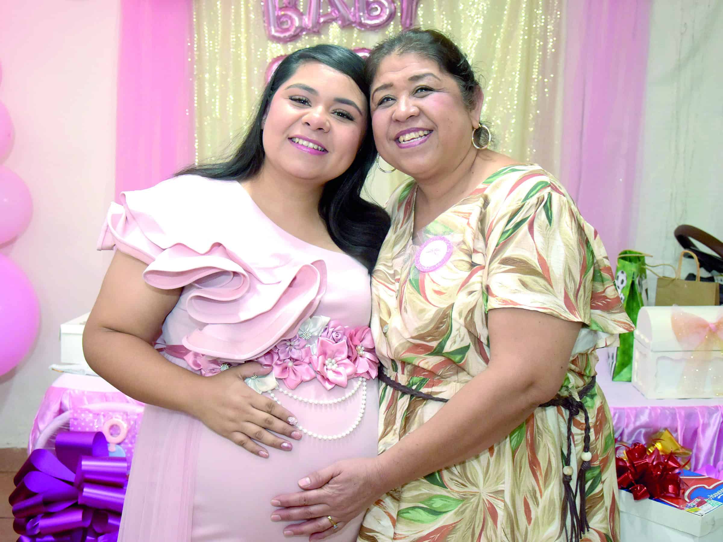 Mery Garc&iacute;a celebra su baby shower en compa&ntilde;&iacute;a de su familia