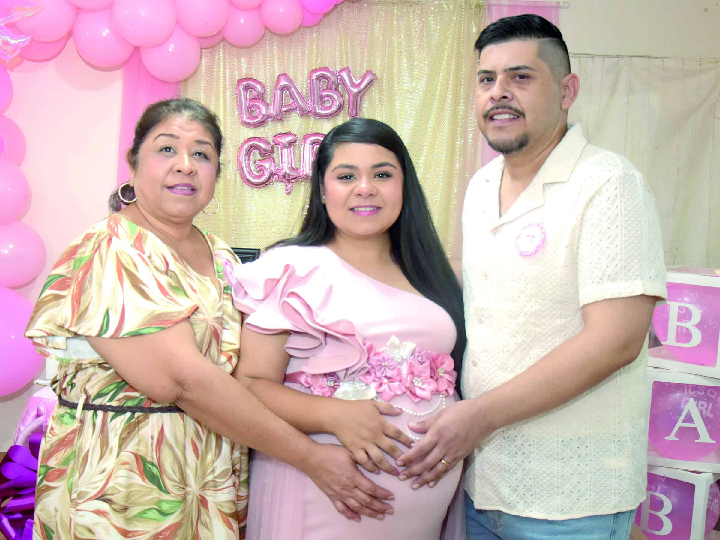 Mery Garc&iacute;a celebra su baby shower en compa&ntilde;&iacute;a de su familia