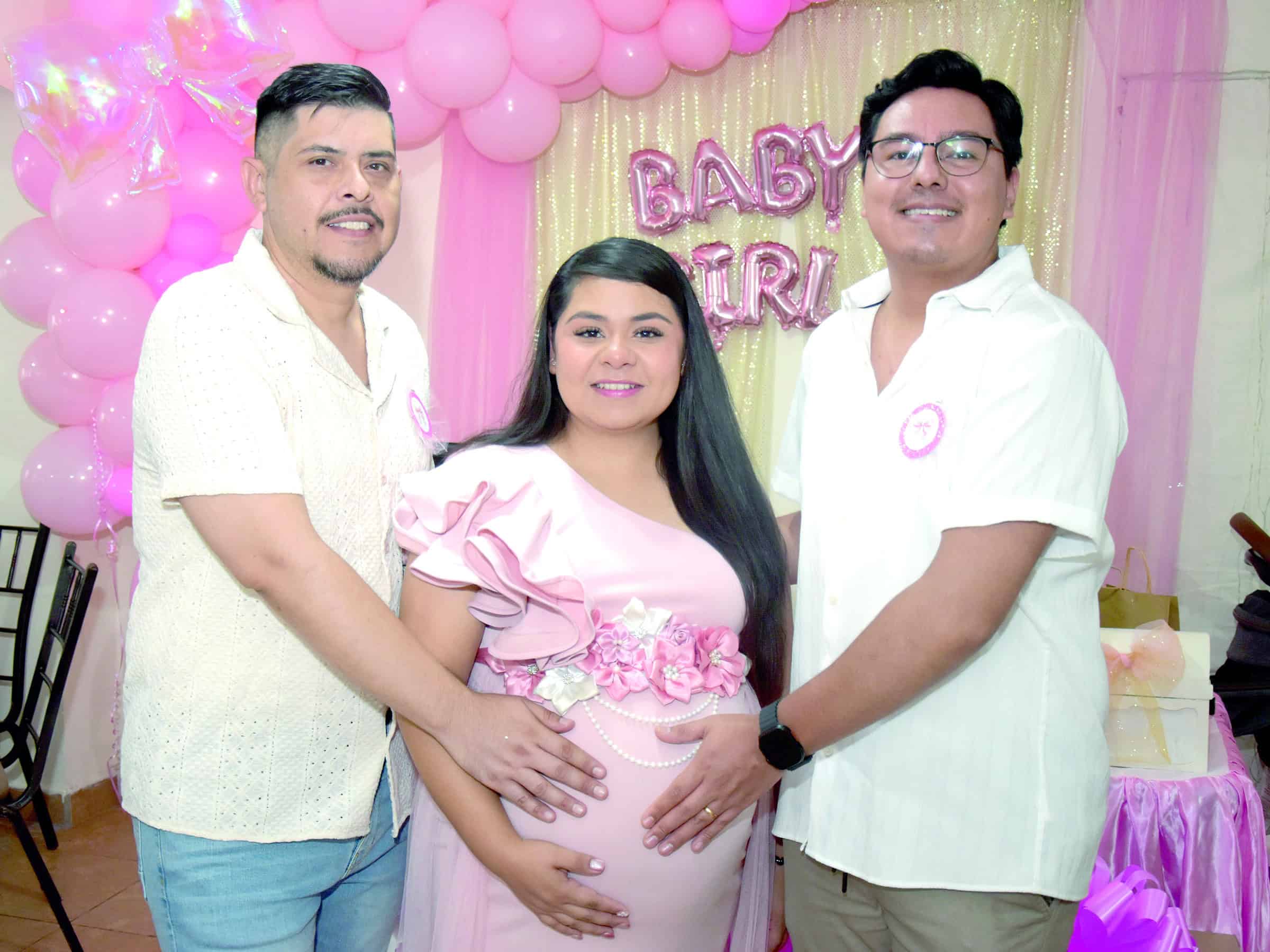 Mery Garc&iacute;a celebra su baby shower en compa&ntilde;&iacute;a de su familia