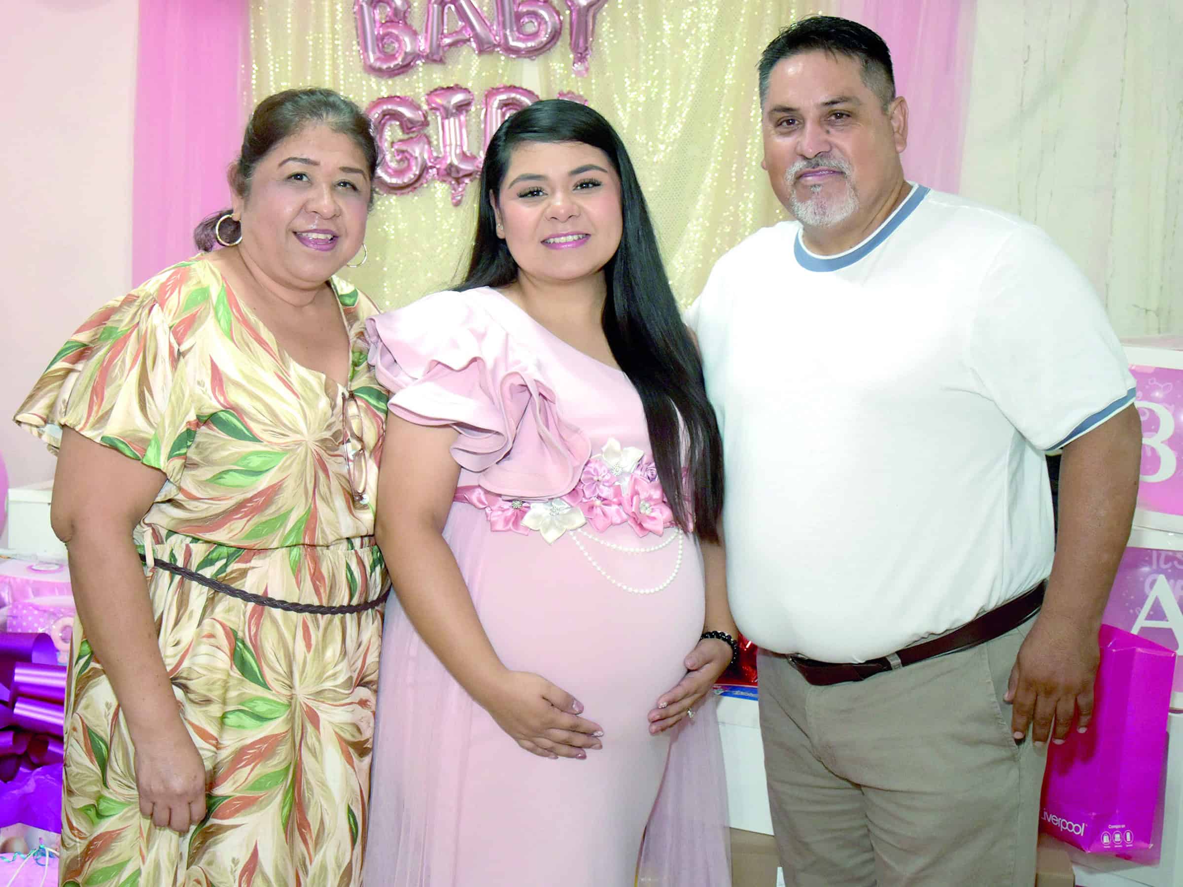 Mery Garc&iacute;a celebra su baby shower en compa&ntilde;&iacute;a de su familia