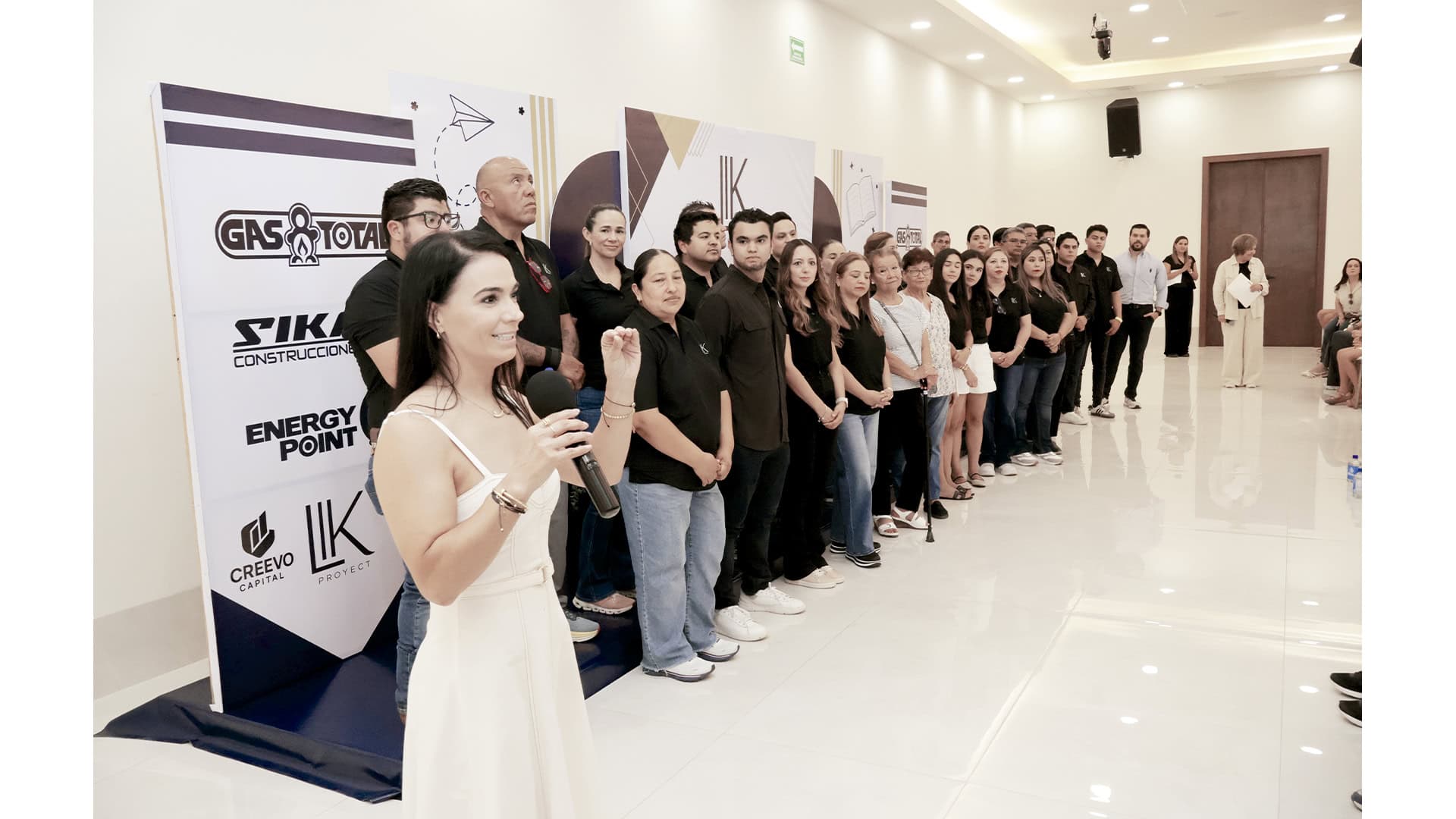 Celebran primera edici&oacute;n de "Brillando Juntos"