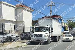 Camión provoca daños tras enganchar cableado Camión provoca daños tras enganchar cableado