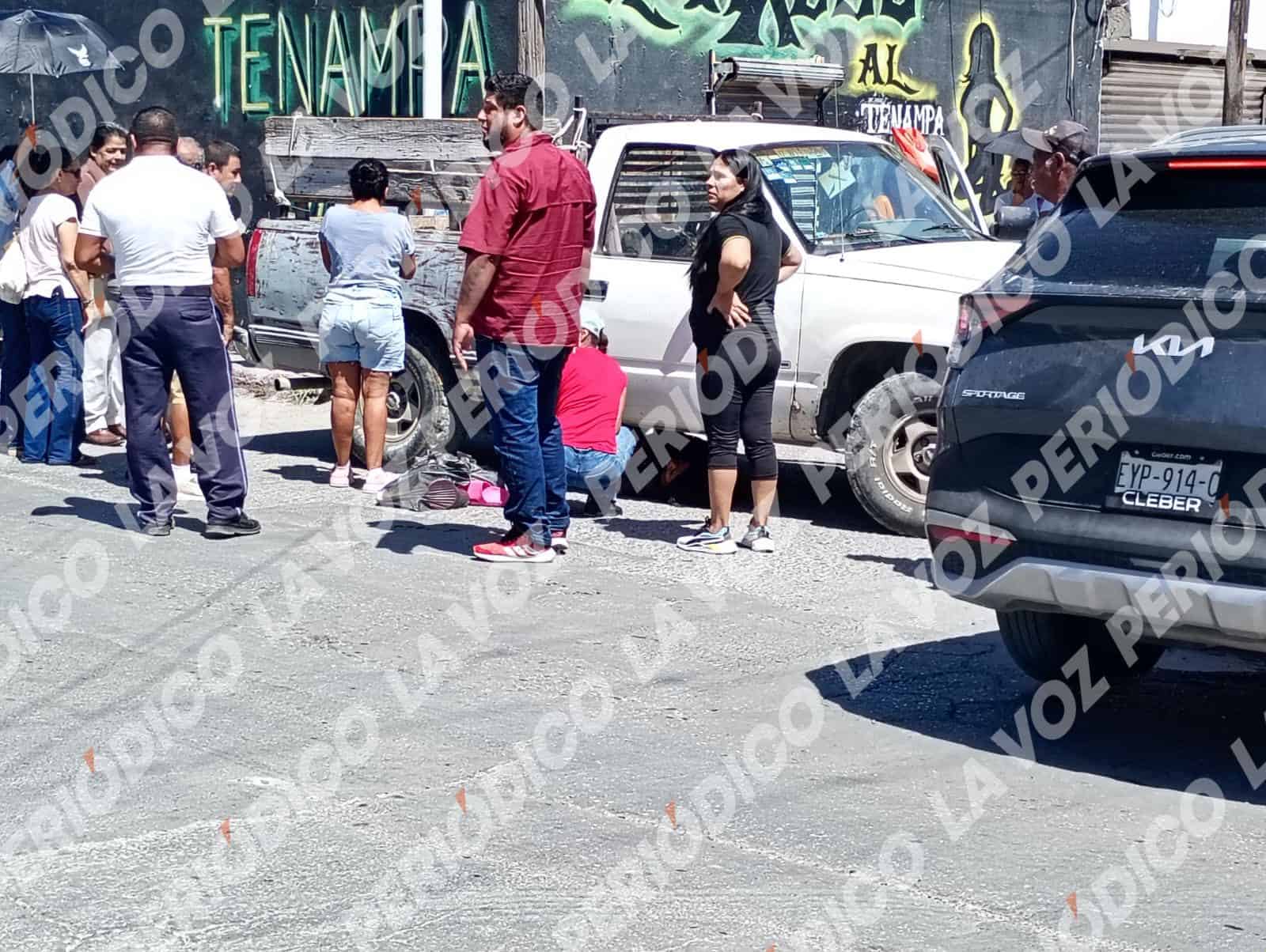 Mujer lesionada tras ser embestida por camioneta en Monclova