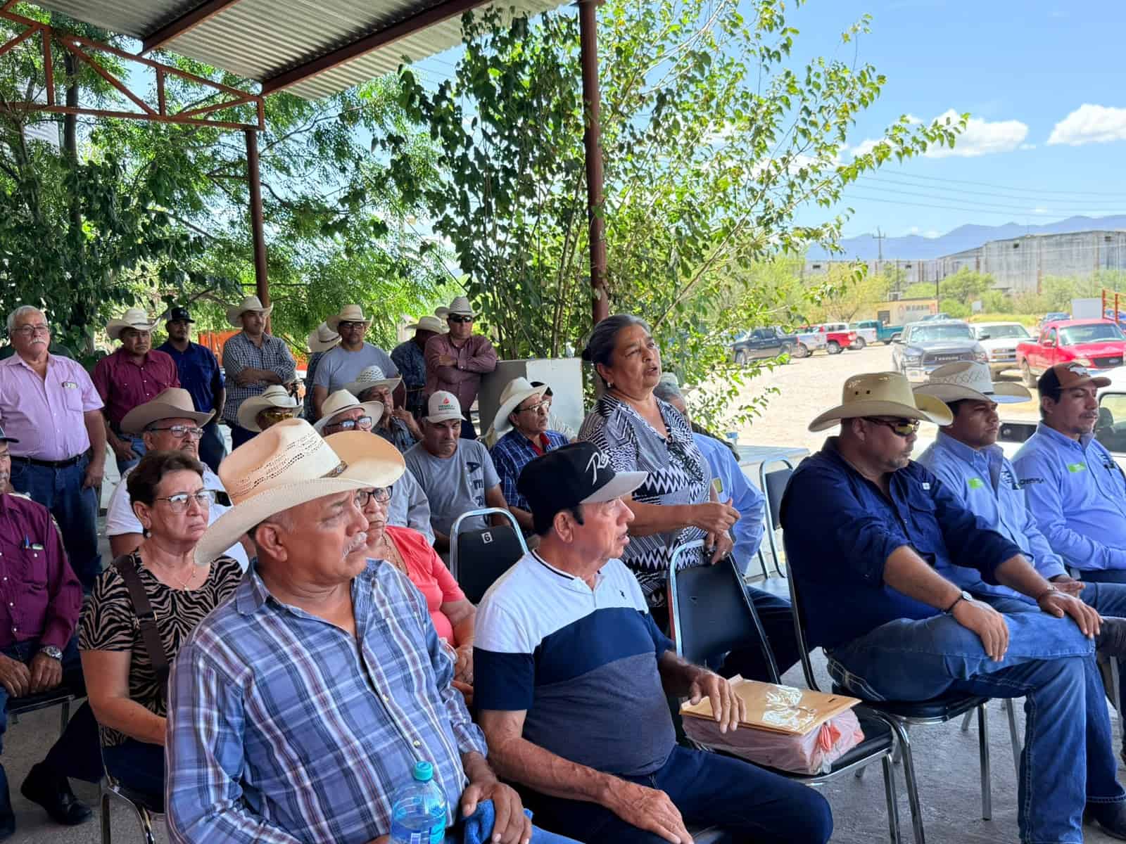 Diego Garduño se reúne con ejidos de Múzquiz para abordar la Ley Ganadera