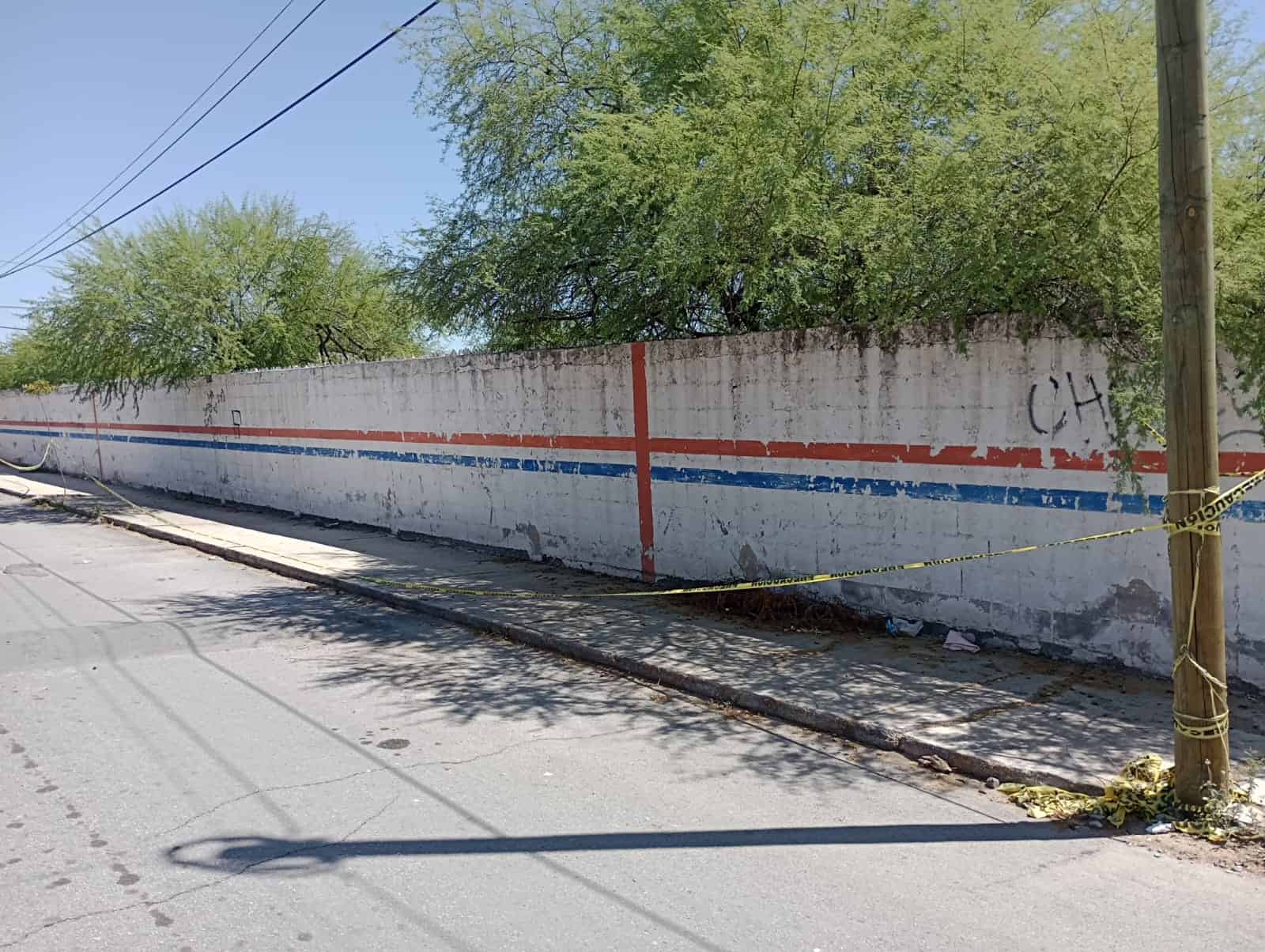Vecinos piden atenci&oacute;n urgente a barda en colonia Obrera Sur