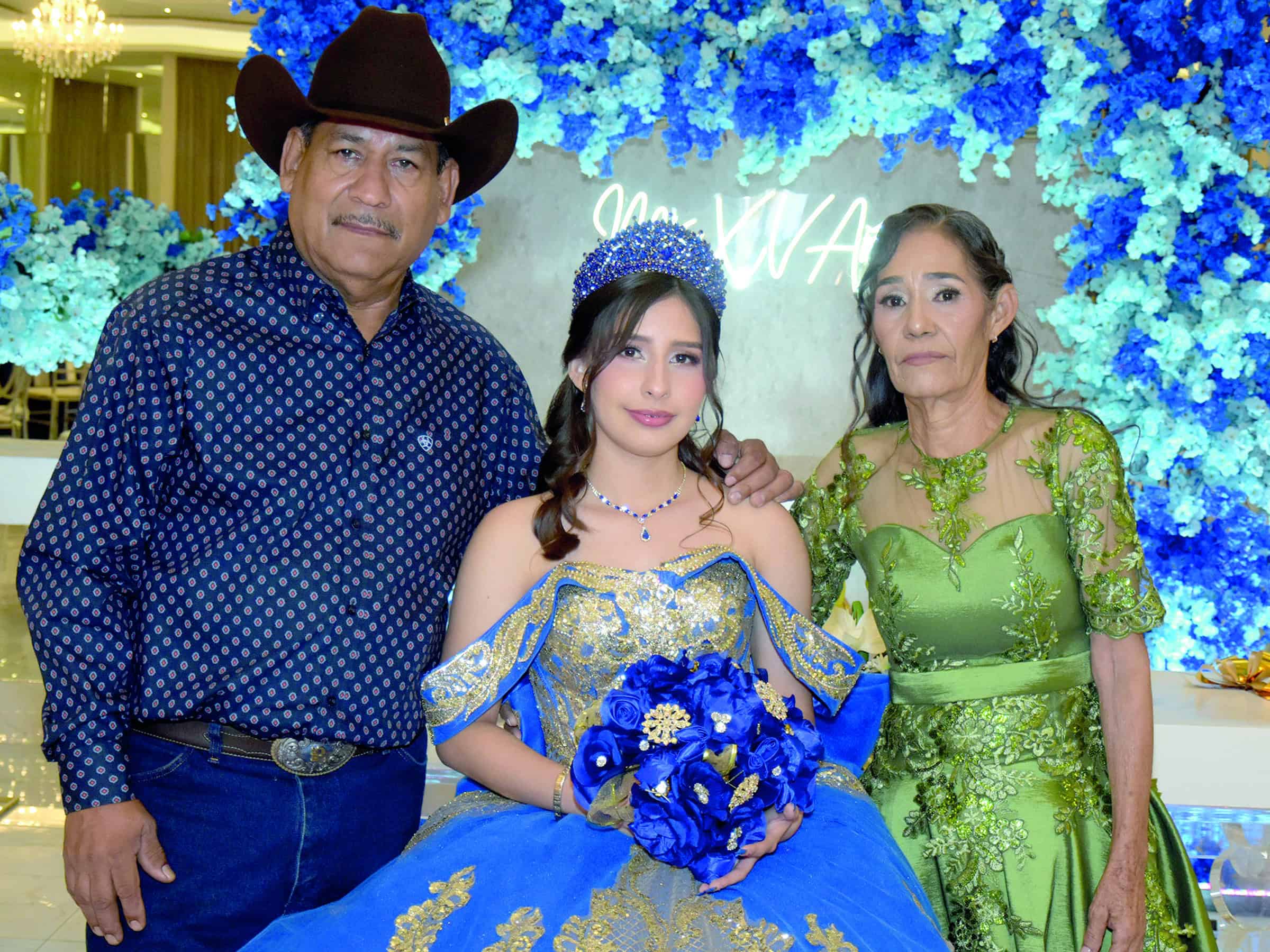 Dafhnne Pecina celebra sus 15 a&ntilde;os en misa: un emotivo evento familiar