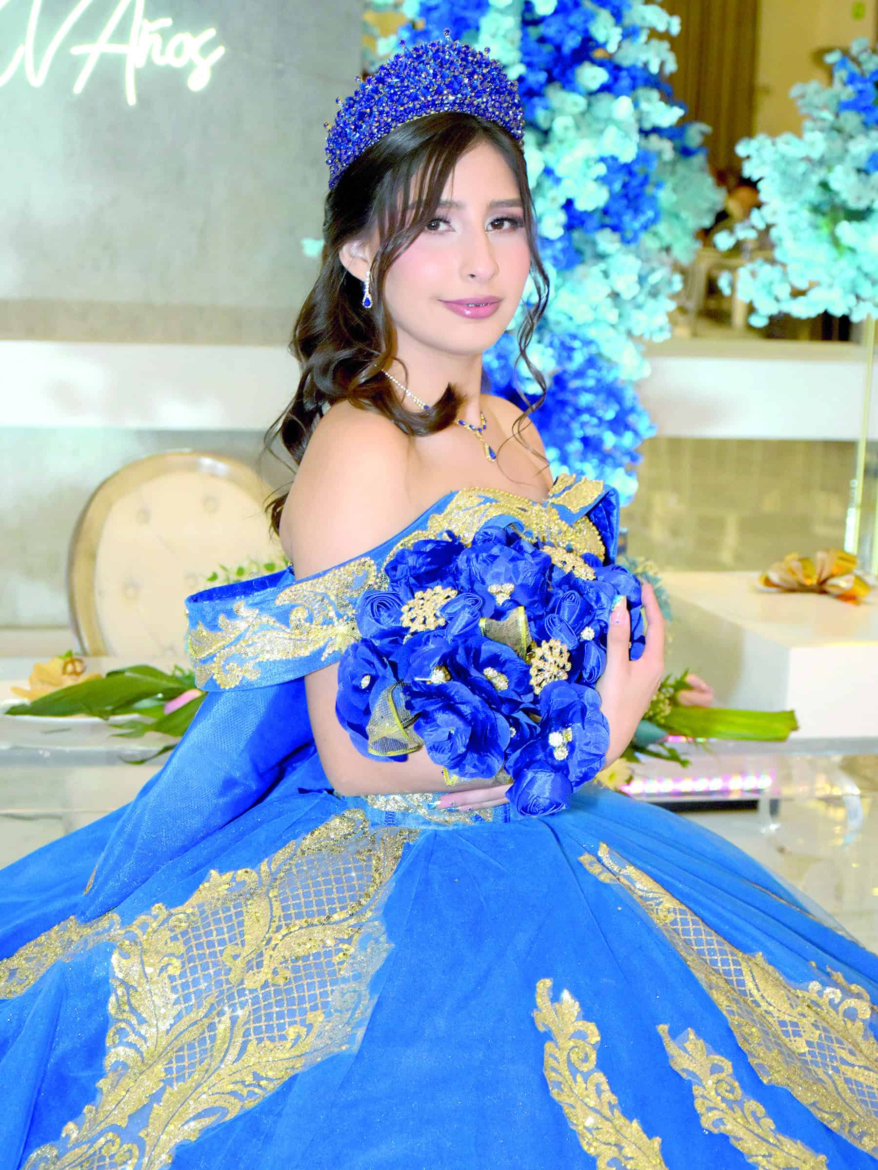 Dafhnne Pecina celebra sus 15 a&ntilde;os en misa: un emotivo evento familiar