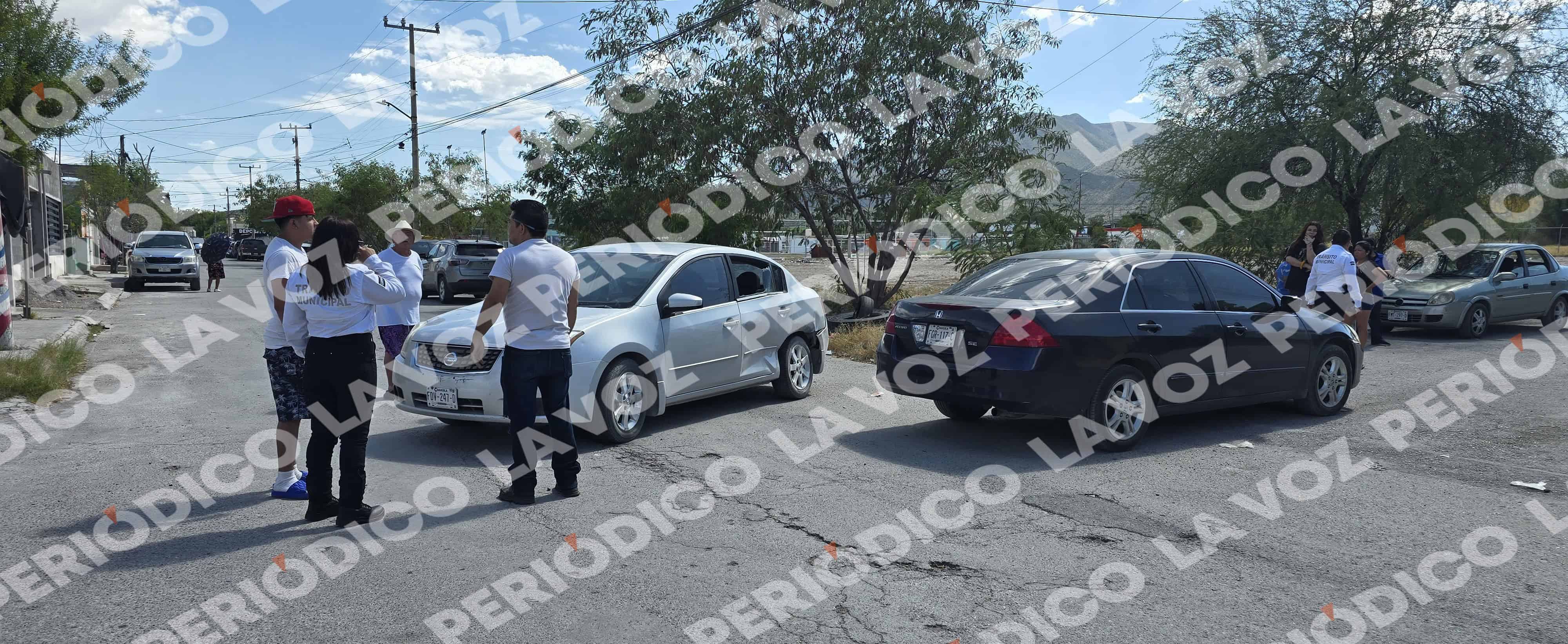 Choque en Monclova deja daños materiales y una mujer herida Choque en Monclova deja daños materiales y una mujer herida