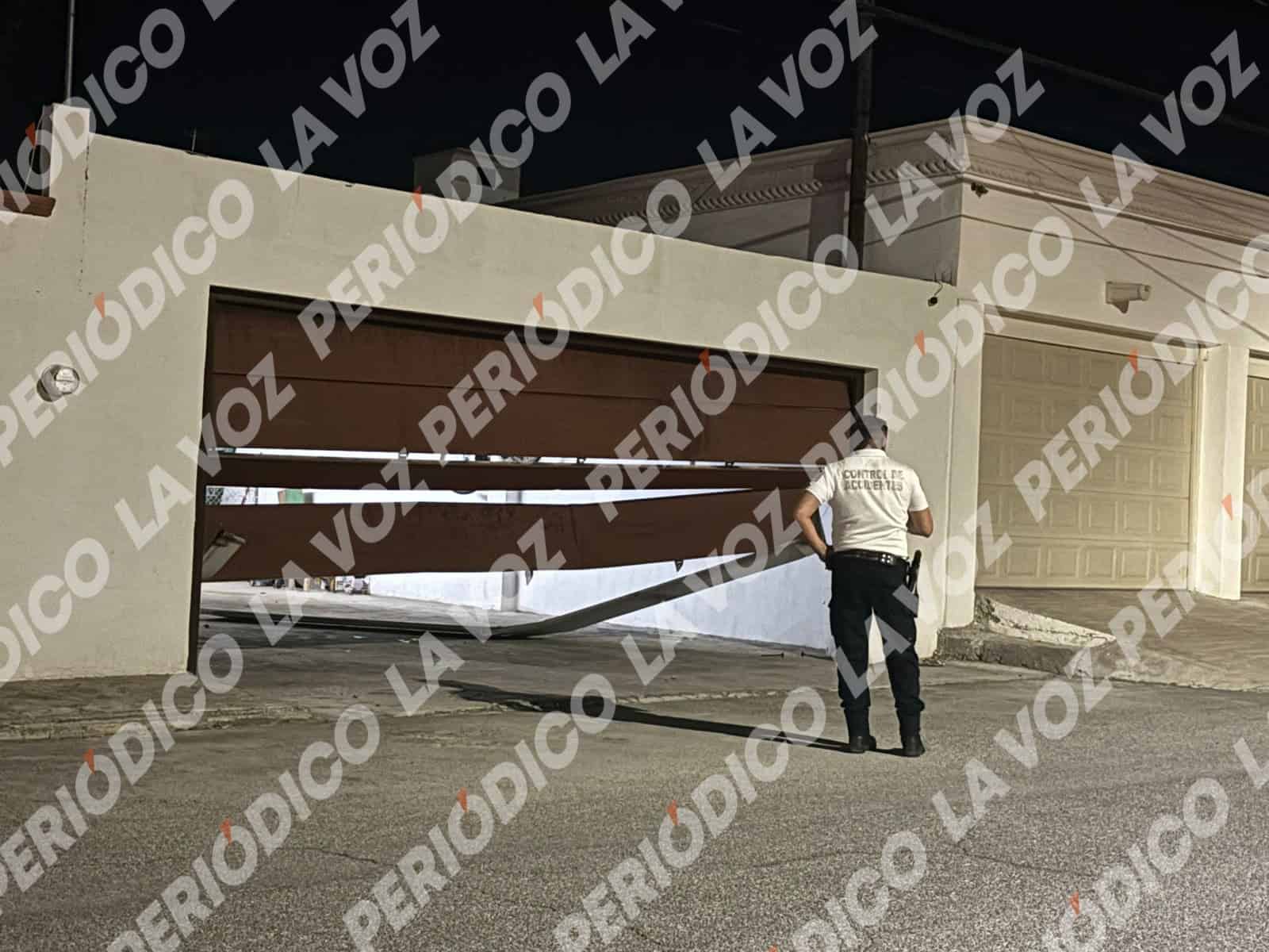 Conductor escapa tras accidente en Monclova: impacta portón Conductor escapa tras accidente en Monclova: impacta portón