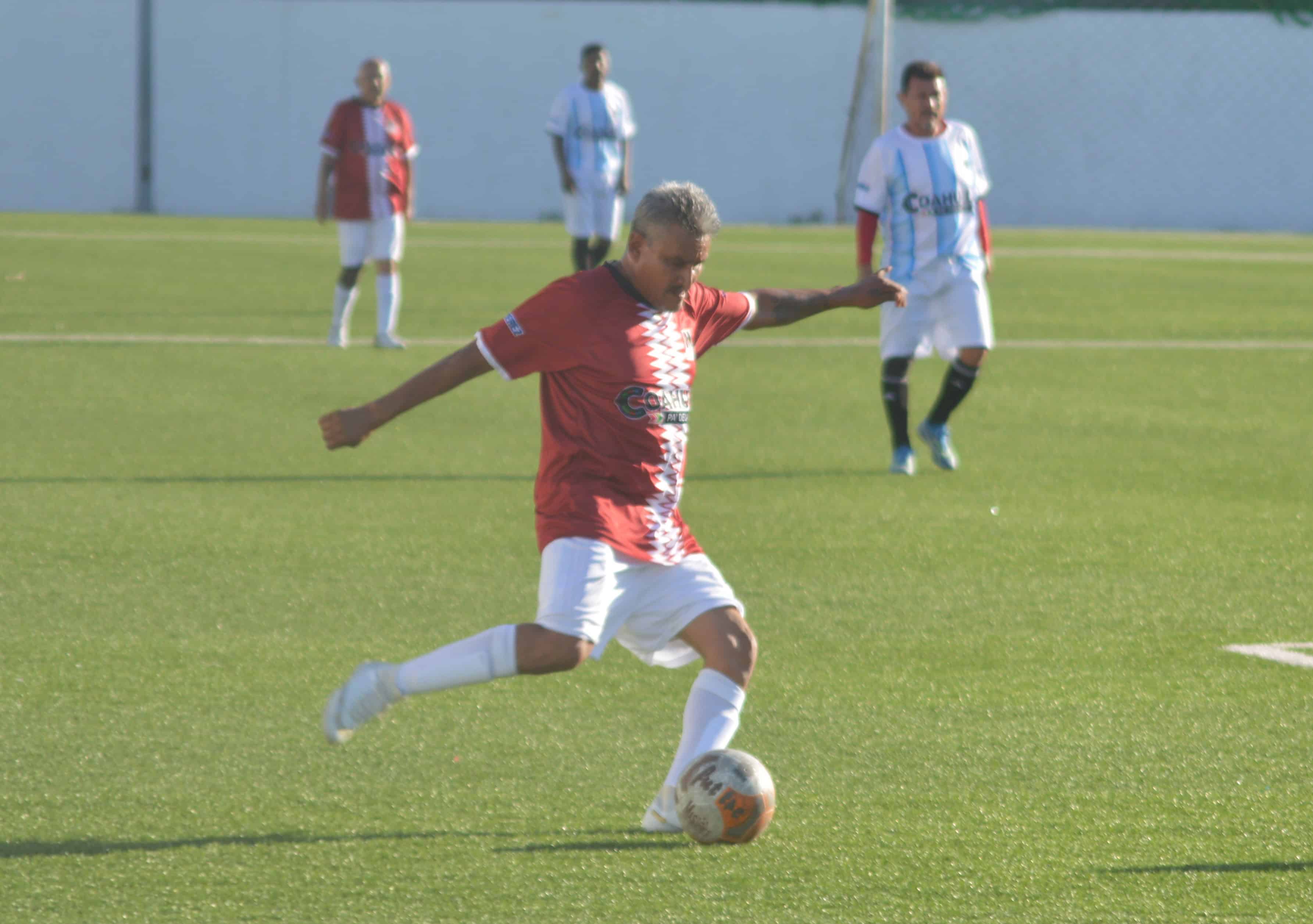 Colonia Borja vence 4-2 a Polonia en la Liga de F&uacute;tbol Master-Oro-Platino