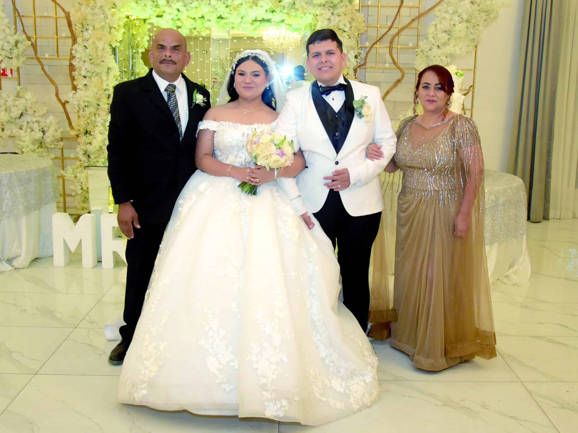 Emotiva ceremonia matrimonial de Evelyn Sol&iacute;s y Daniel &Aacute;brego en Santa Ana