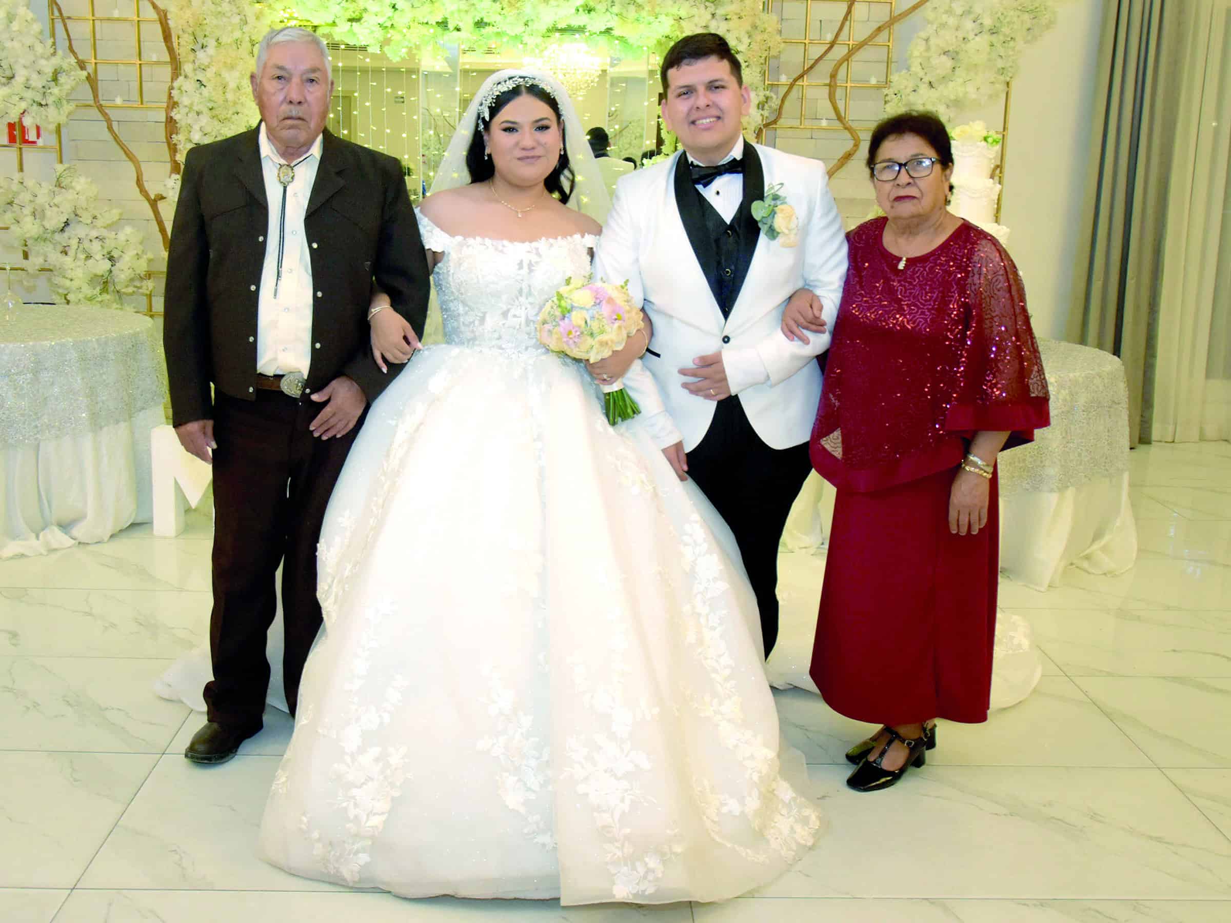 Emotiva ceremonia matrimonial de Evelyn Sol&iacute;s y Daniel &Aacute;brego en Santa Ana