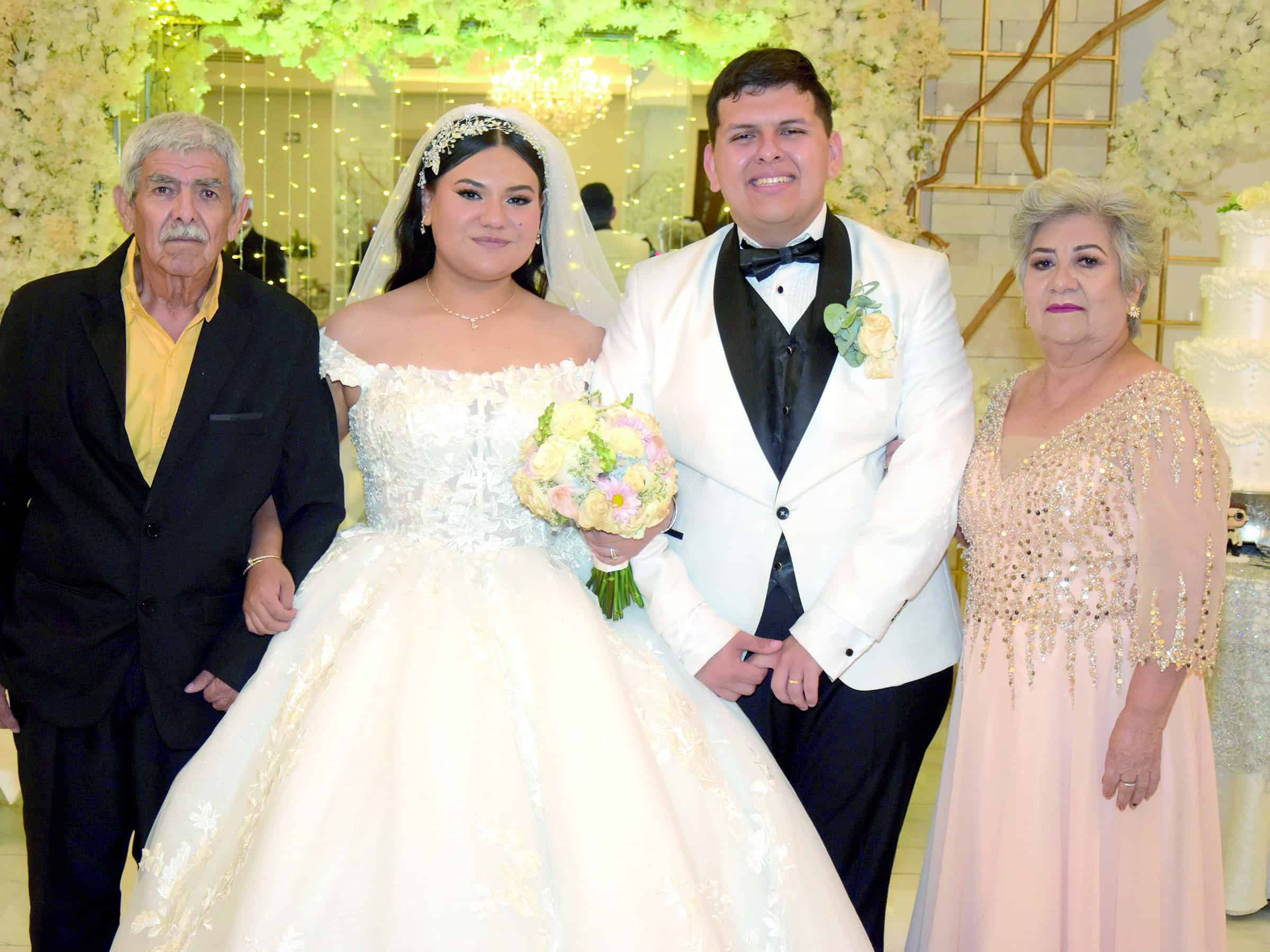 Emotiva ceremonia matrimonial de Evelyn Sol&iacute;s y Daniel &Aacute;brego en Santa Ana