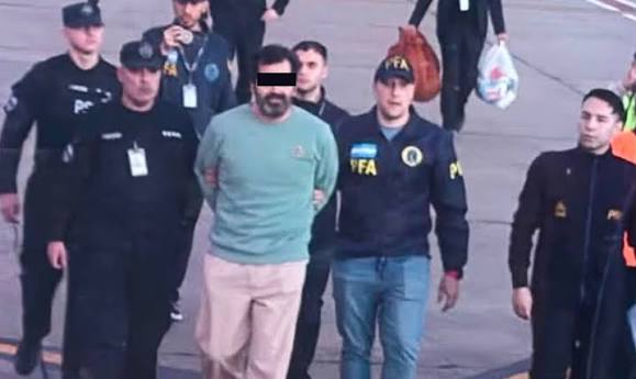 Javier Milei ordena la expulsi&oacute;n de Fernando Far&iacute;as Laguna a M&eacute;xico