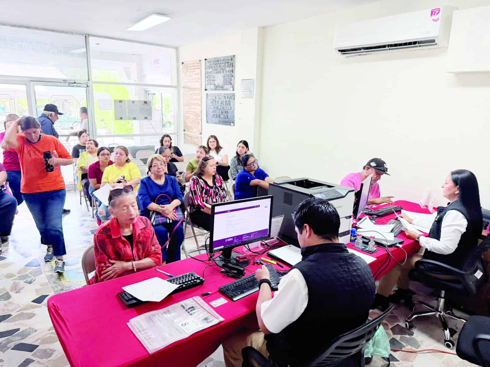 SAT instala oficina móvil en San Juan de Sabinas para trámites fiscales SAT instala oficina móvil en San Juan de Sabinas para trámites fiscales