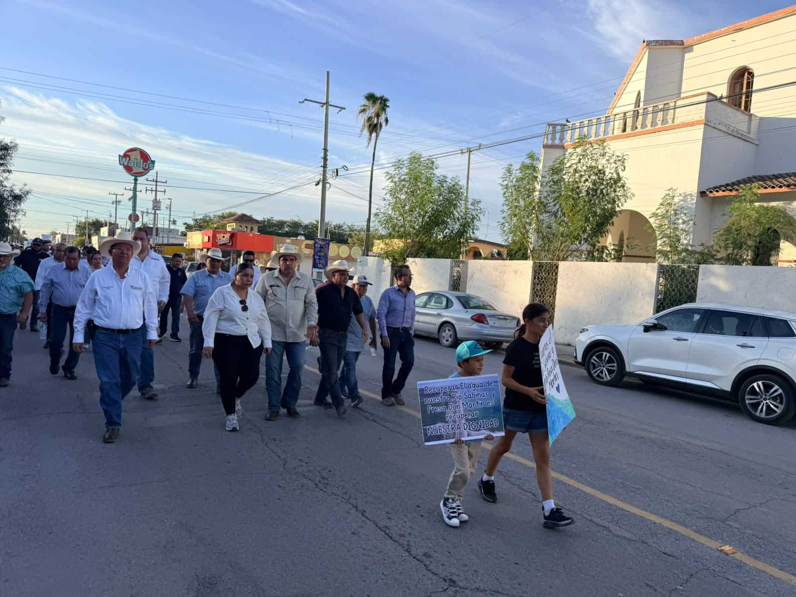 Marchan por el Río Sabinas exigen frenar contaminación
