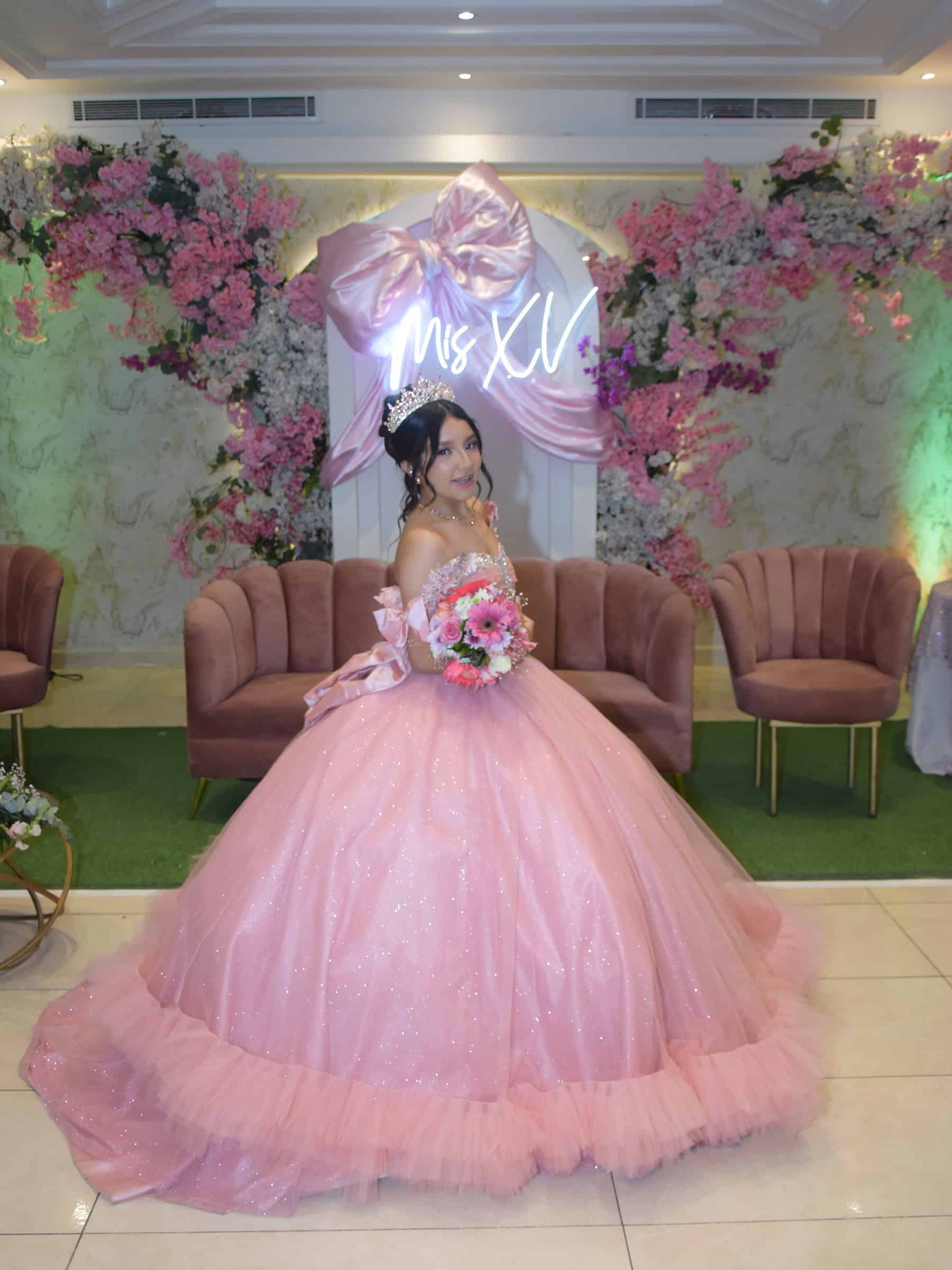 G&eacute;nesis Nicole comparte noche especial en su celebraci&oacute;n de quince a&ntilde;os